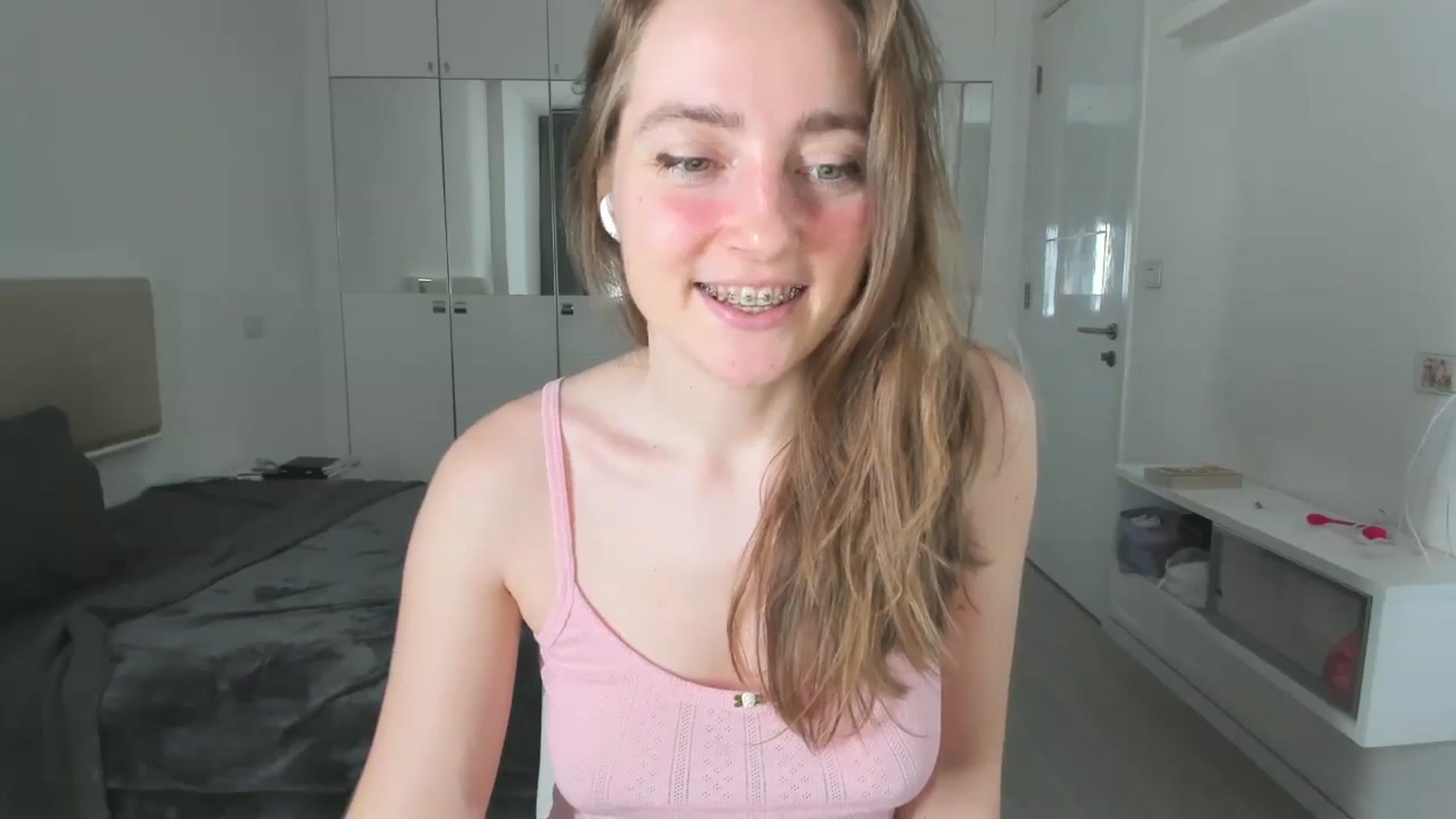 Gallery image thumbnail from LiaSasha's myfreecams stream on, 01/11/2026, 13:54 image 5 of 20