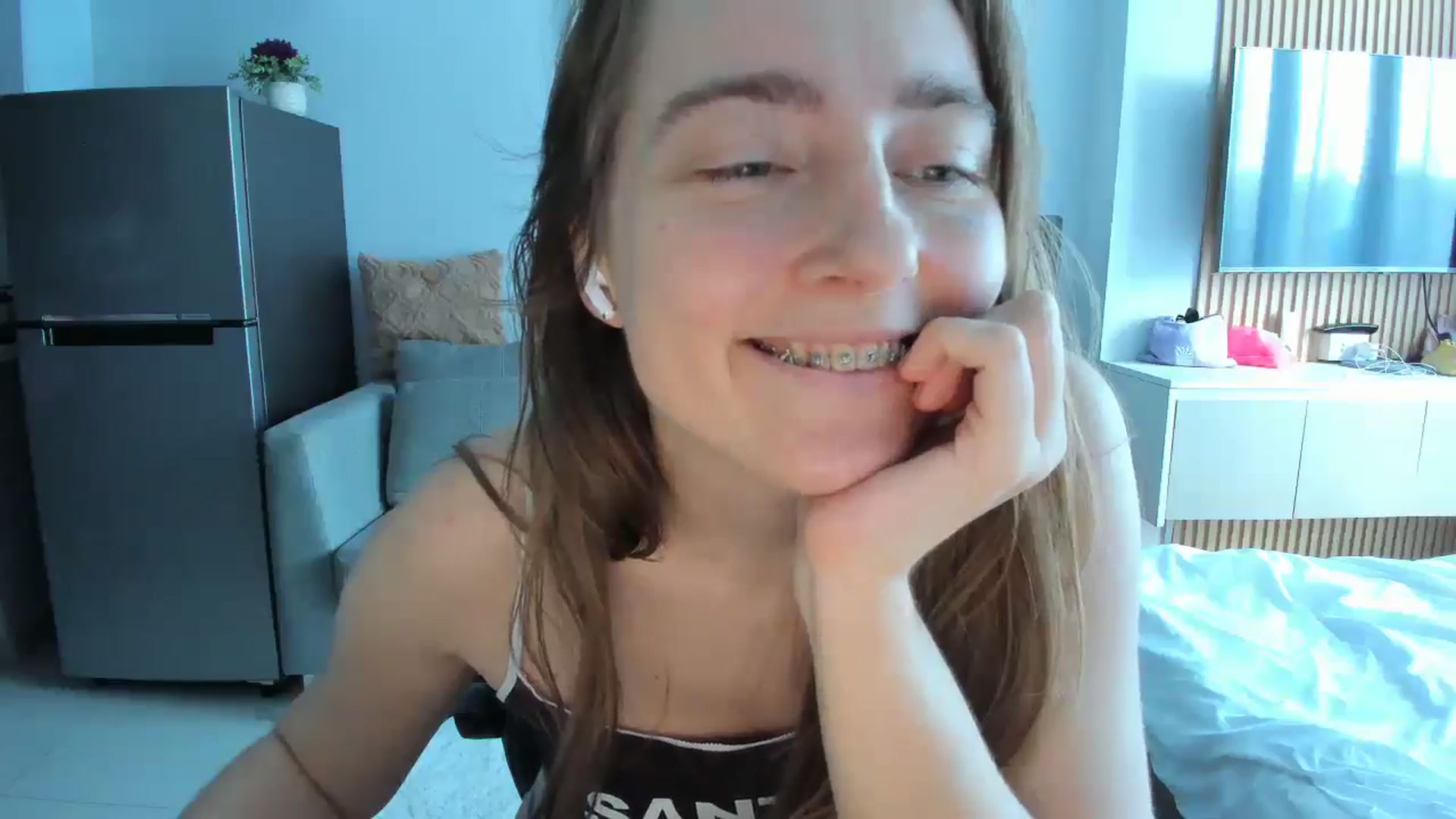 Gallery image thumbnail from LiaSasha's myfreecams stream on, 03/10/2026, 07:57 image 14 of 20