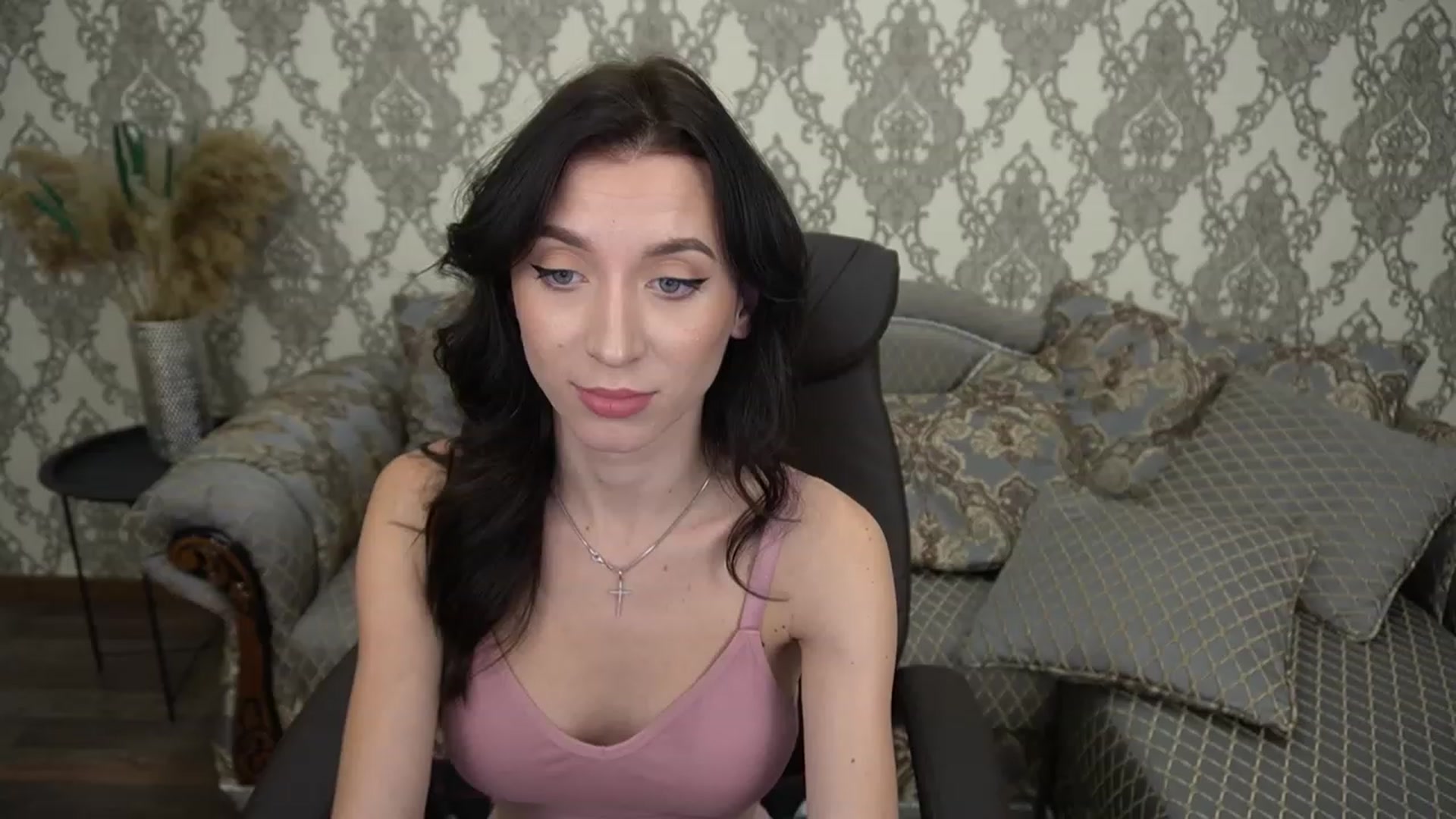 Gallery image thumbnail from LiaValentine's myfreecams stream on, 11/14/2022, 14:39 image 17 of 20