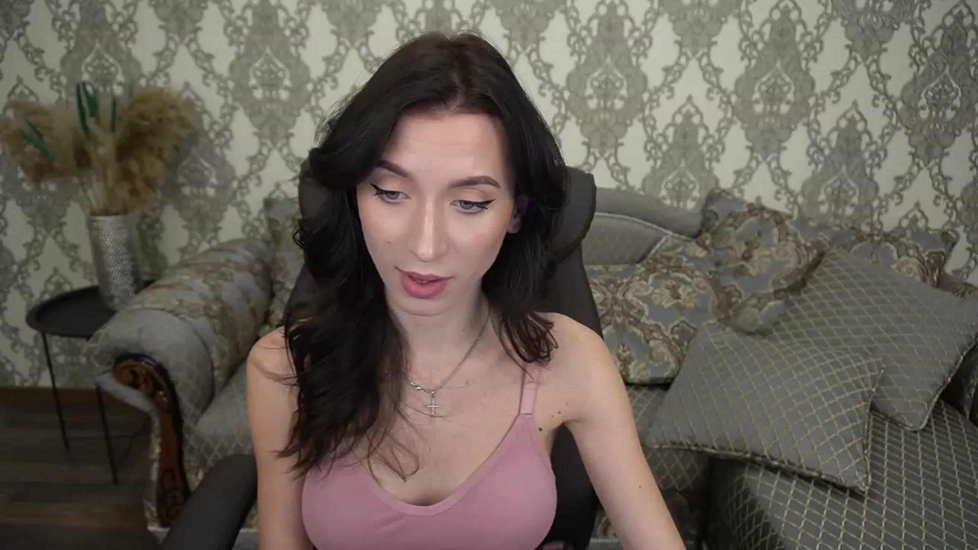 Gallery image thumbnail from LiaValentine's myfreecams stream on, 11/14/2022, 14:39 image 16 of 20