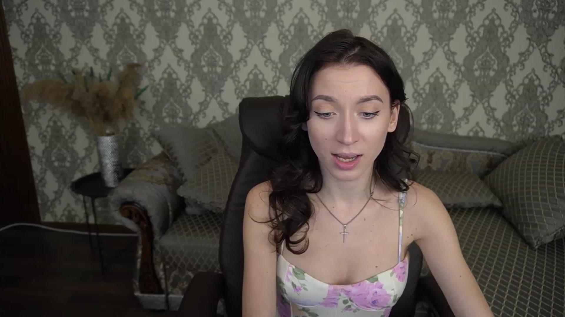 Gallery image thumbnail from LiaValentine's myfreecams stream on, 12/06/2022, 17:33 image 10 of 20