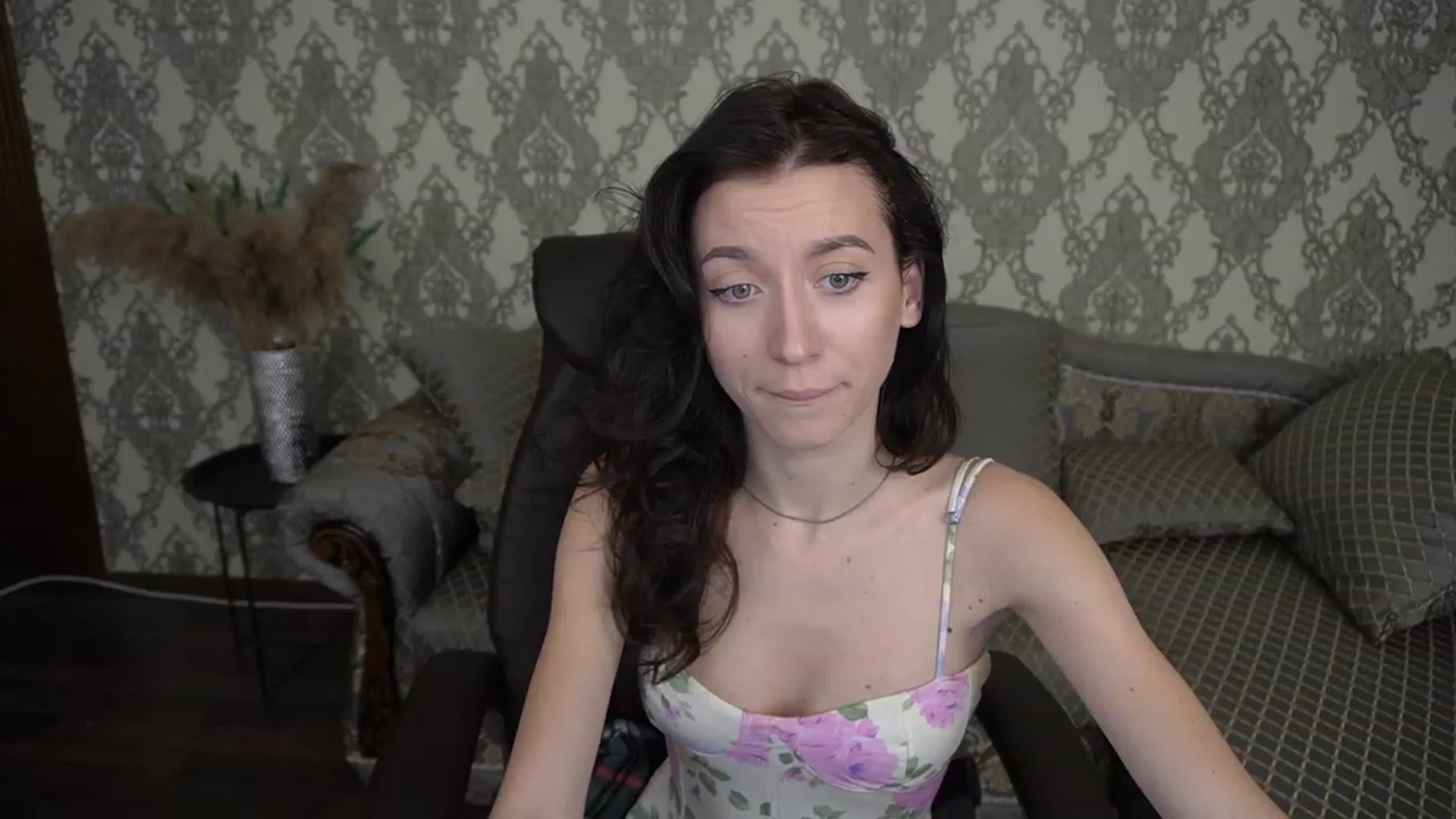 Gallery image thumbnail from LiaValentine's myfreecams stream on, 12/06/2022, 17:33 image 1 of 20