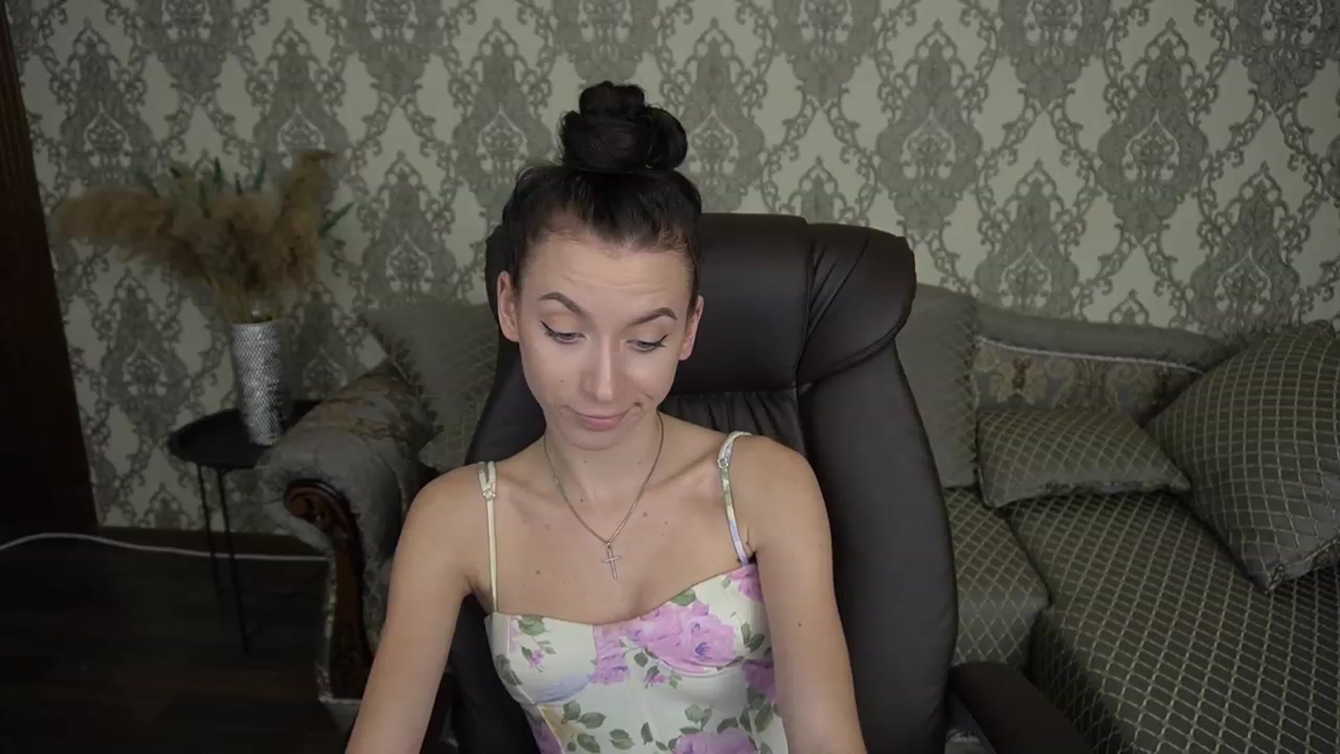 Gallery image thumbnail from LiaValentine's myfreecams stream on, 12/06/2022, 18:27 image 18 of 20