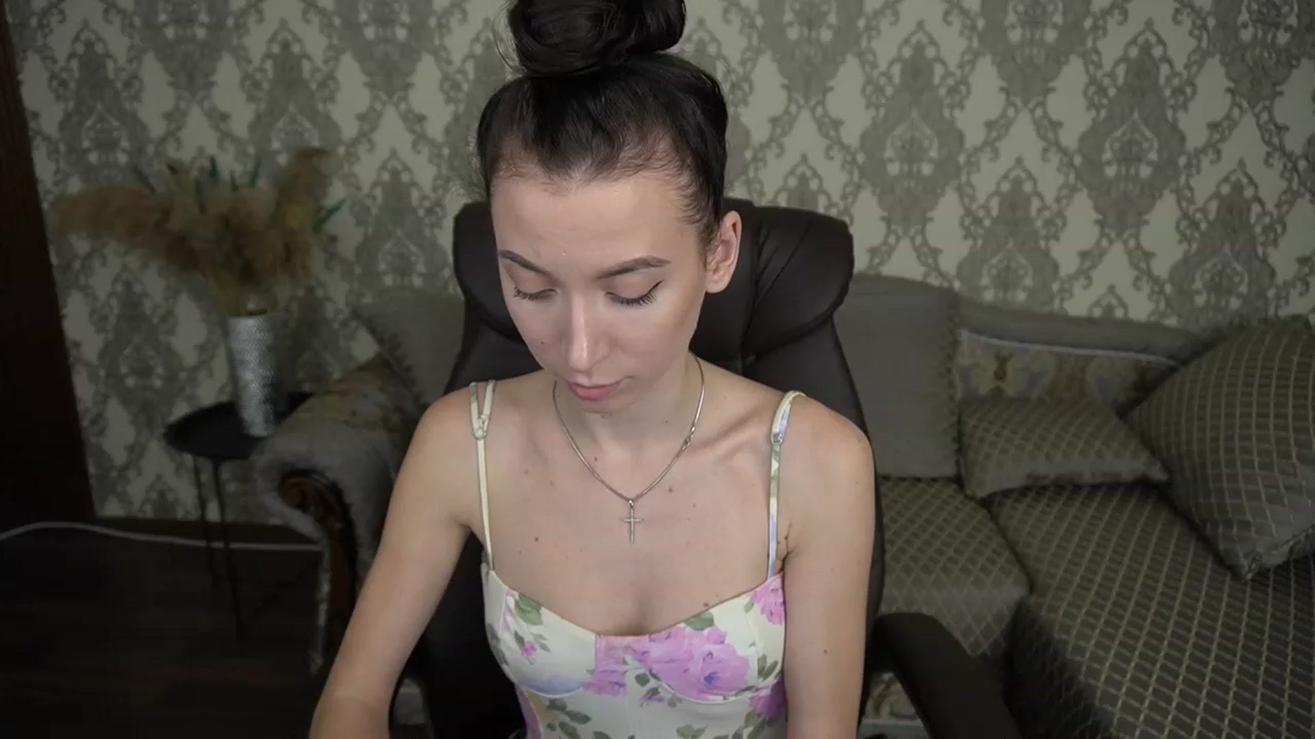 Gallery image thumbnail from LiaValentine's myfreecams stream on, 12/06/2022, 18:27 image 9 of 20