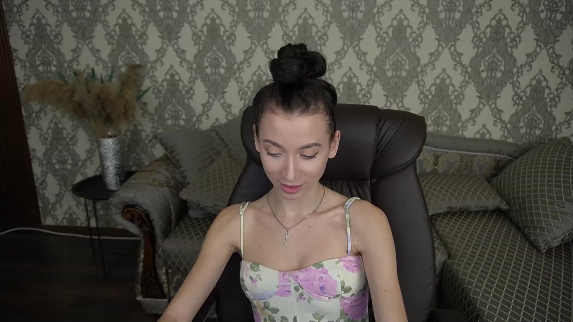 Gallery image thumbnail from LiaValentine's myfreecams stream on, 12/06/2022, 18:27 image 2 of 20