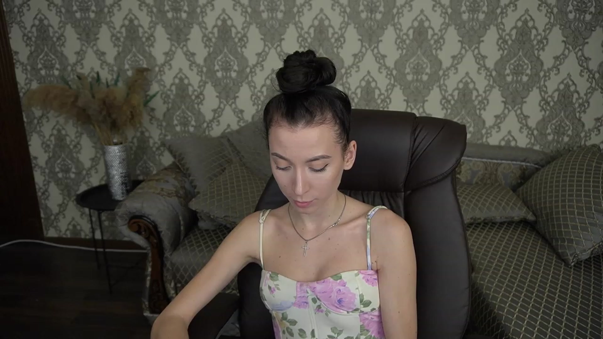 Gallery image thumbnail from LiaValentine's myfreecams stream on, 12/06/2022, 18:27 image 3 of 20