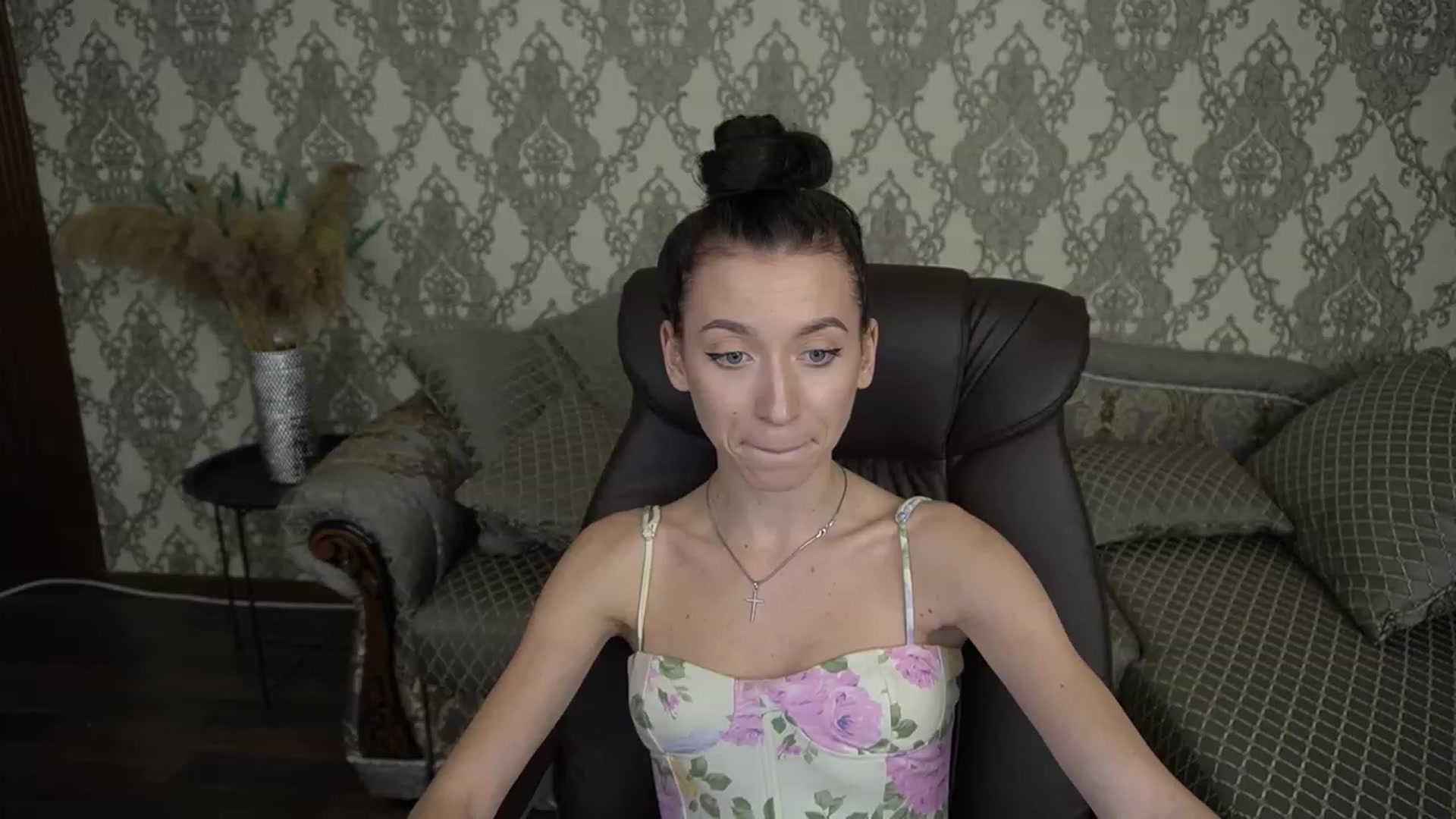 Gallery image thumbnail from LiaValentine's myfreecams stream on, 12/06/2022, 18:27 image 1 of 20