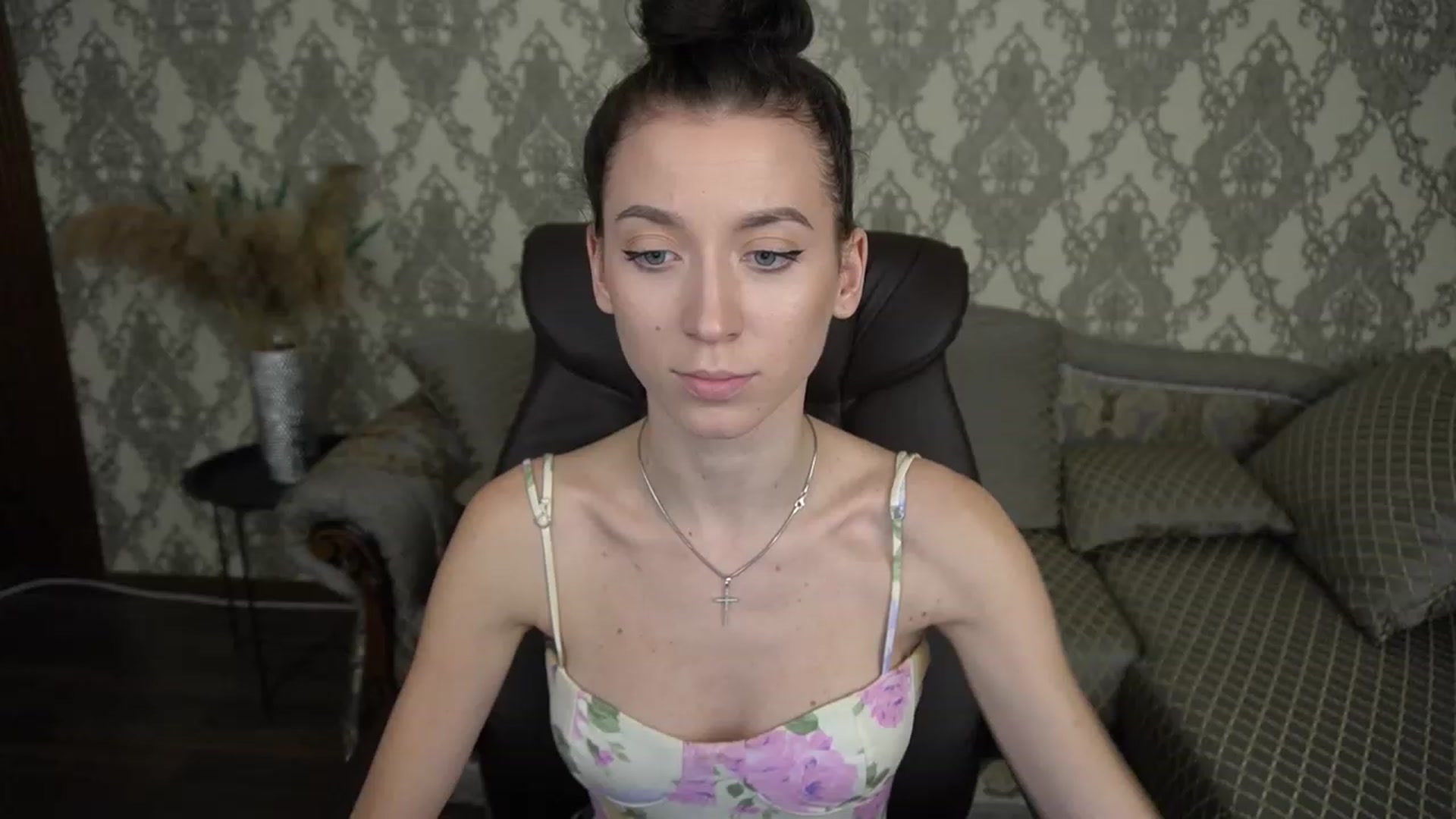 Gallery image thumbnail from LiaValentine's myfreecams stream on, 12/06/2022, 18:27 image 7 of 20