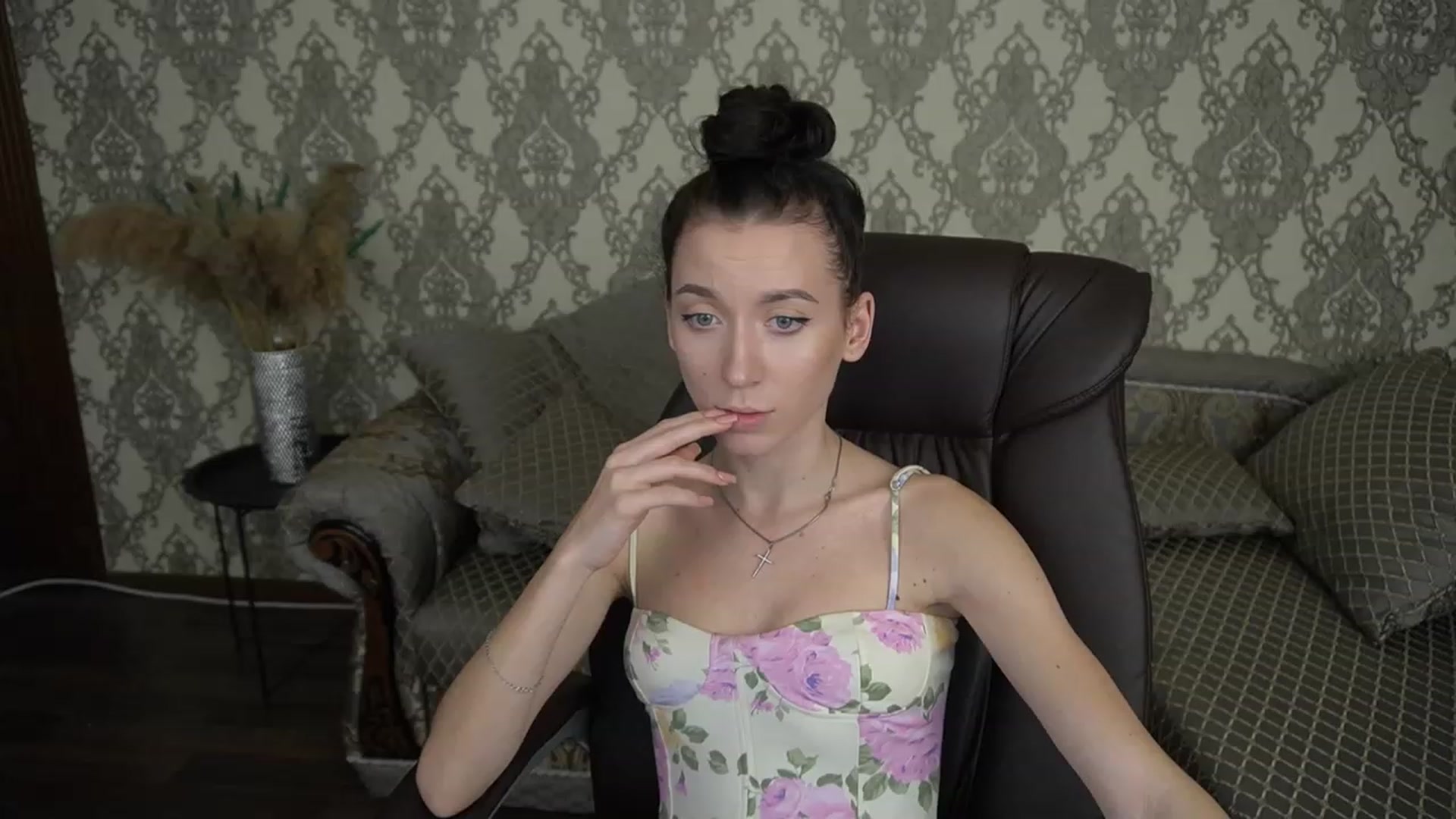 Gallery image thumbnail from LiaValentine's myfreecams stream on, 12/06/2022, 18:27 image 5 of 20