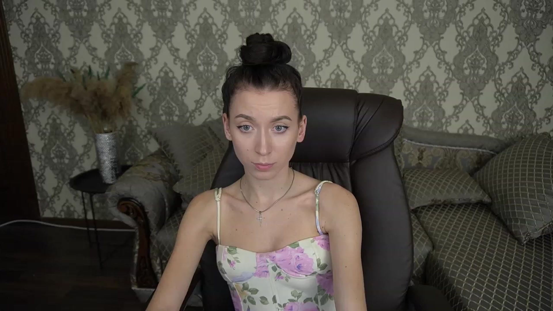 Gallery image thumbnail from LiaValentine's myfreecams stream on, 12/06/2022, 18:27 image 17 of 20