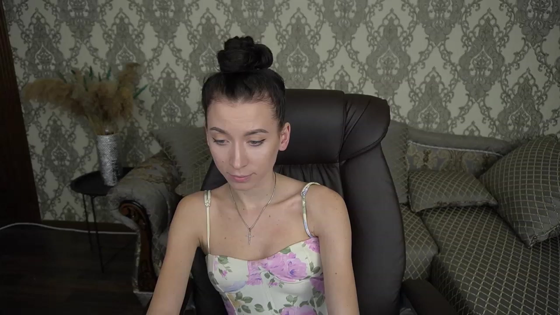 Gallery image thumbnail from LiaValentine's myfreecams stream on, 12/06/2022, 18:27 image 19 of 20