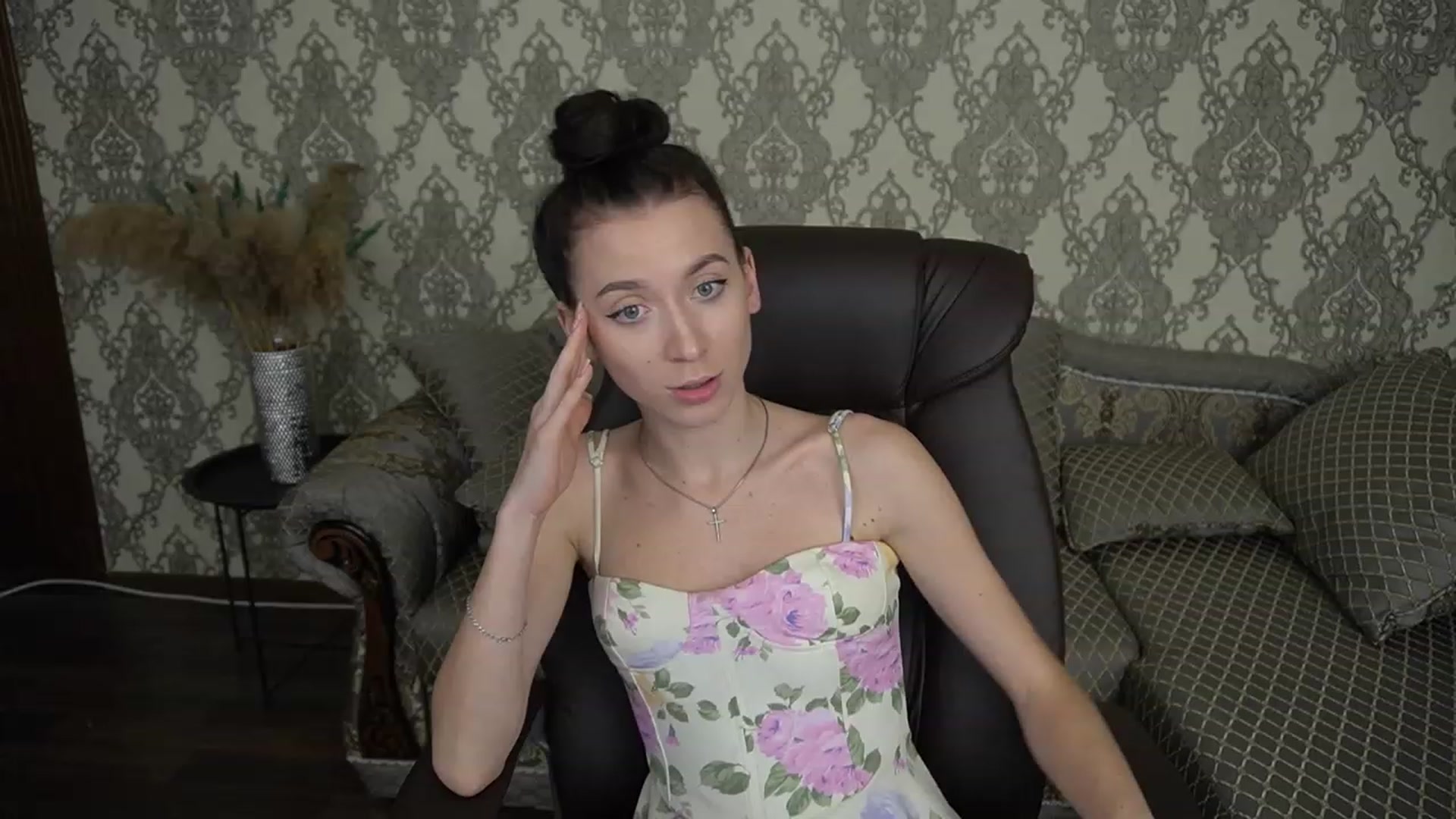 Gallery image thumbnail from LiaValentine's myfreecams stream on, 12/06/2022, 18:52 image 3 of 20