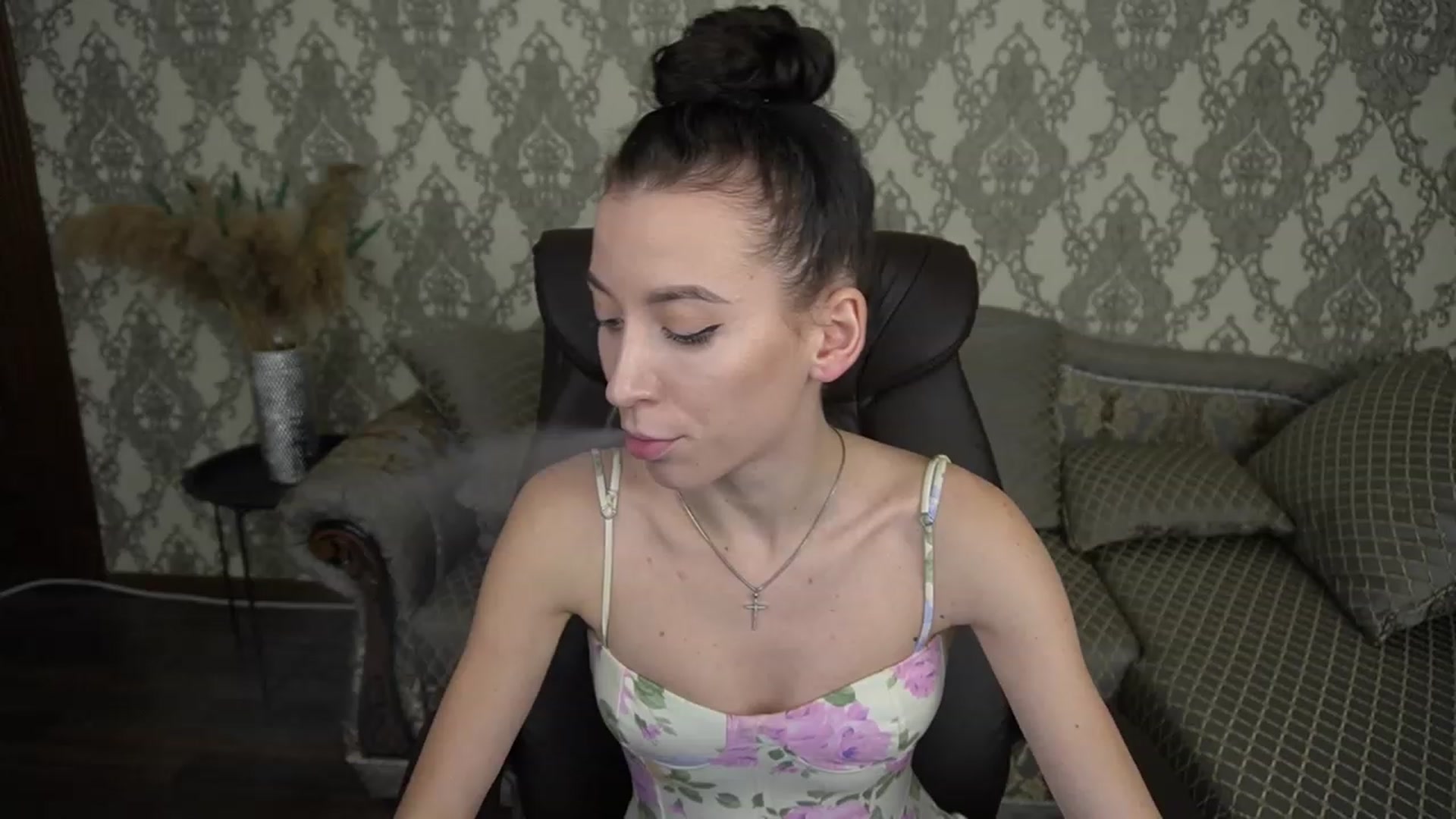 Gallery image thumbnail from LiaValentine's myfreecams stream on, 12/06/2022, 18:52 image 2 of 20