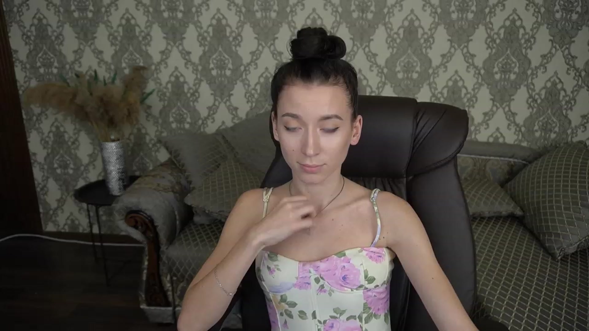 Gallery image thumbnail from LiaValentine's myfreecams stream on, 12/06/2022, 18:52 image 4 of 20