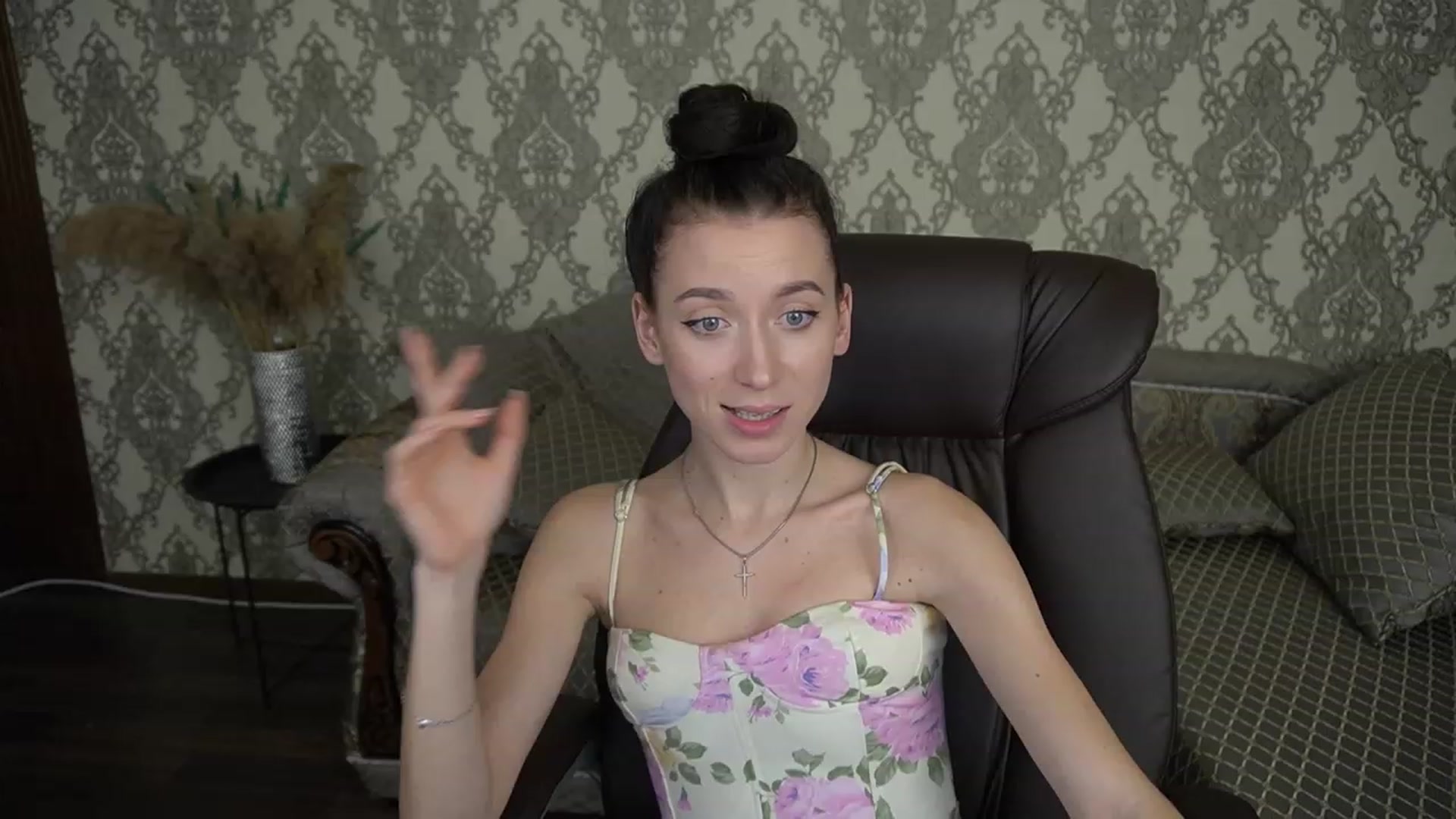 Gallery image thumbnail from LiaValentine's myfreecams stream on, 12/06/2022, 18:52 image 9 of 20