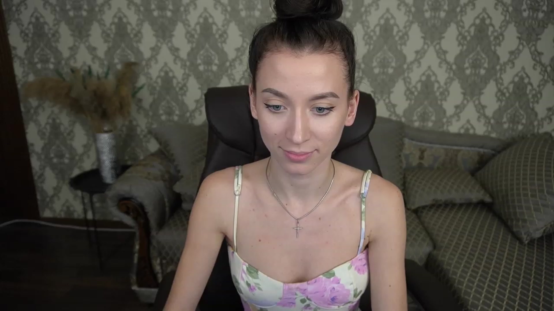 Gallery image thumbnail from LiaValentine's myfreecams stream on, 12/06/2022, 18:52 image 16 of 20