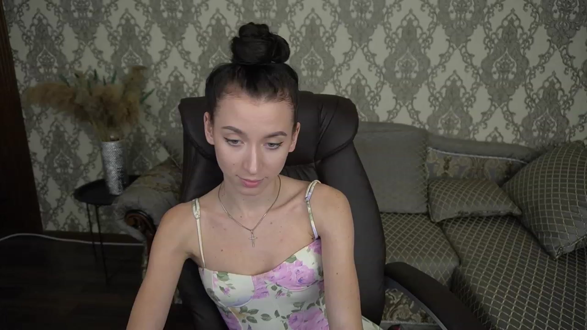 Gallery image thumbnail from LiaValentine's myfreecams stream on, 12/06/2022, 18:52 image 18 of 20