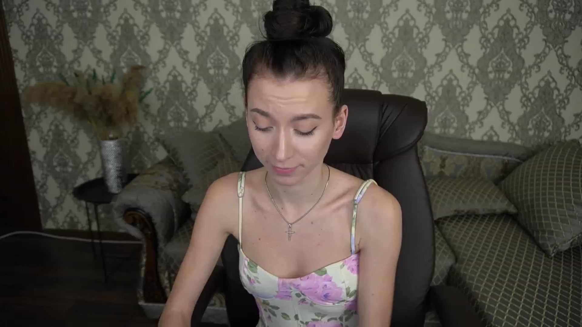 Gallery image thumbnail from LiaValentine's myfreecams stream on, 12/06/2022, 18:52 image 17 of 20