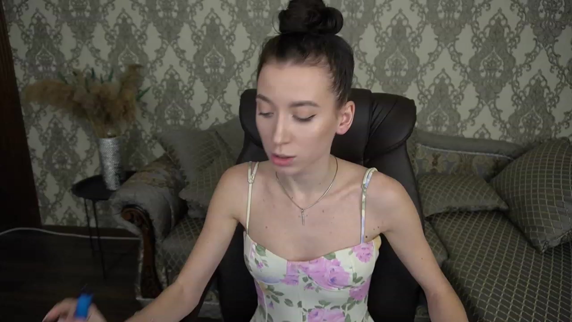 Gallery image thumbnail from LiaValentine's myfreecams stream on, 12/06/2022, 18:52 image 1 of 20