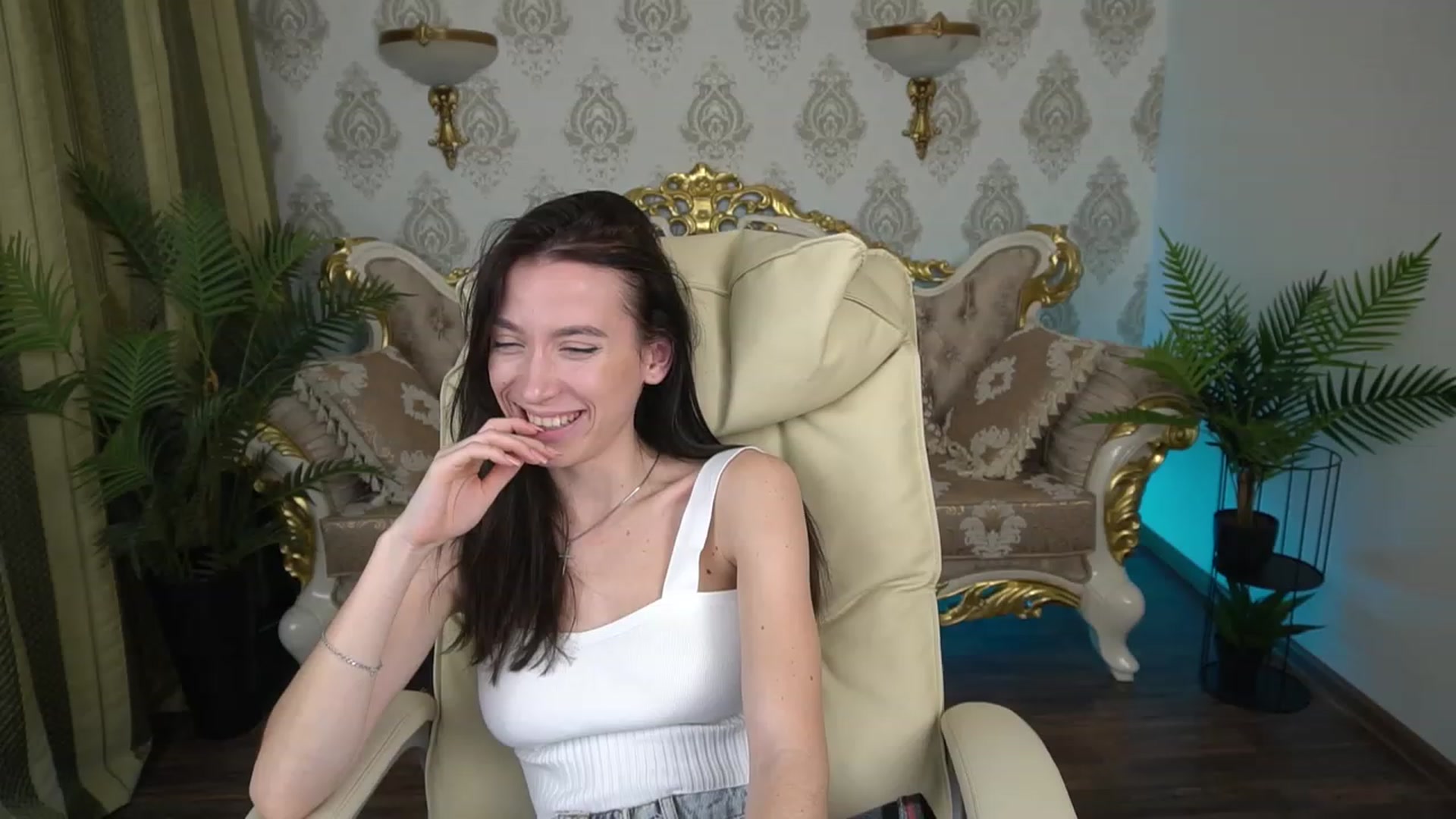 Gallery image thumbnail from LiaValentine's myfreecams stream on, 12/09/2022, 18:56 image 12 of 20