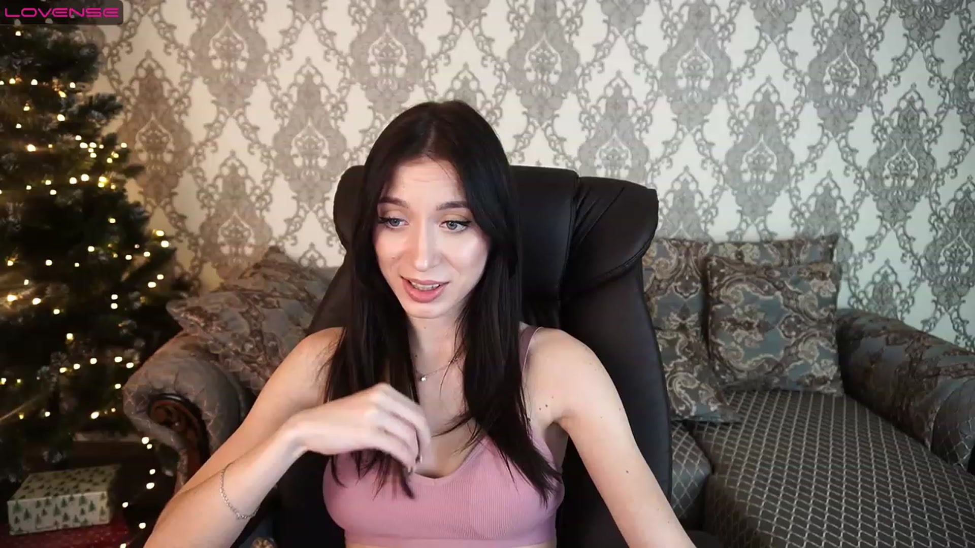 Gallery image thumbnail from LiaValentine's myfreecams stream on, 01/03/2023, 15:31 image 7 of 20
