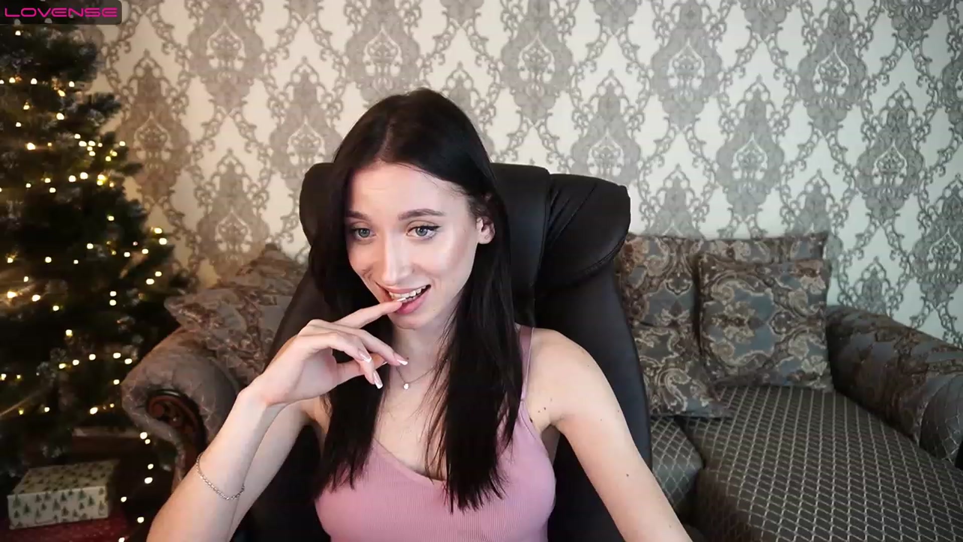 Gallery image thumbnail from LiaValentine's myfreecams stream on, 01/03/2023, 15:31 image 1 of 20