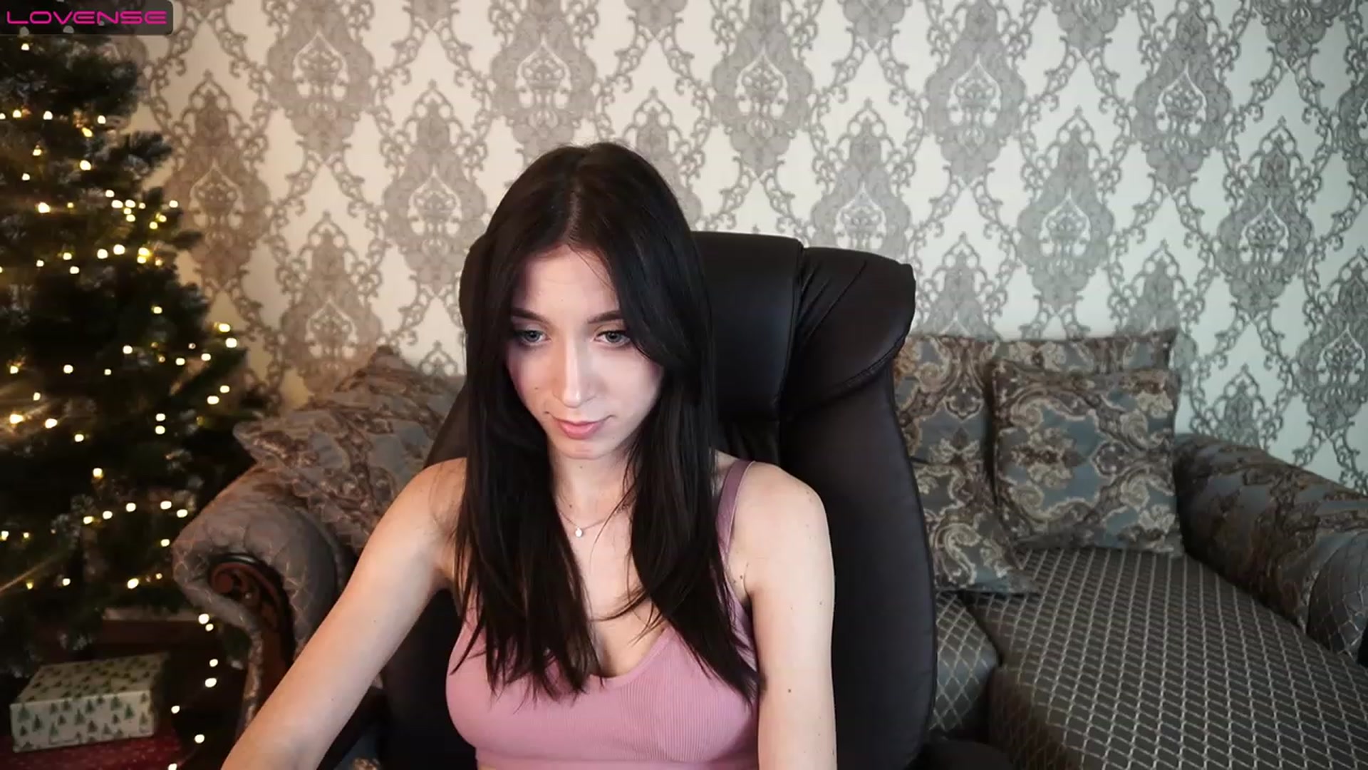 Gallery image thumbnail from LiaValentine's myfreecams stream on, 01/03/2023, 15:31 image 8 of 20