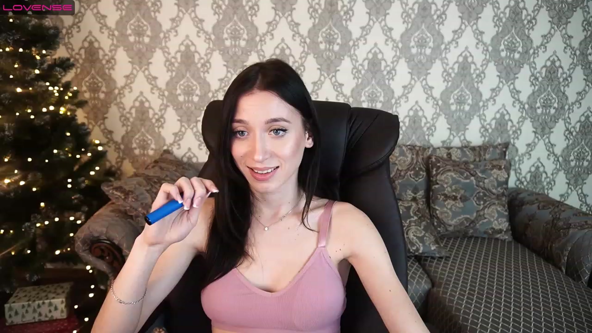 Gallery image thumbnail from LiaValentine's myfreecams stream on, 01/03/2023, 15:31 image 5 of 20