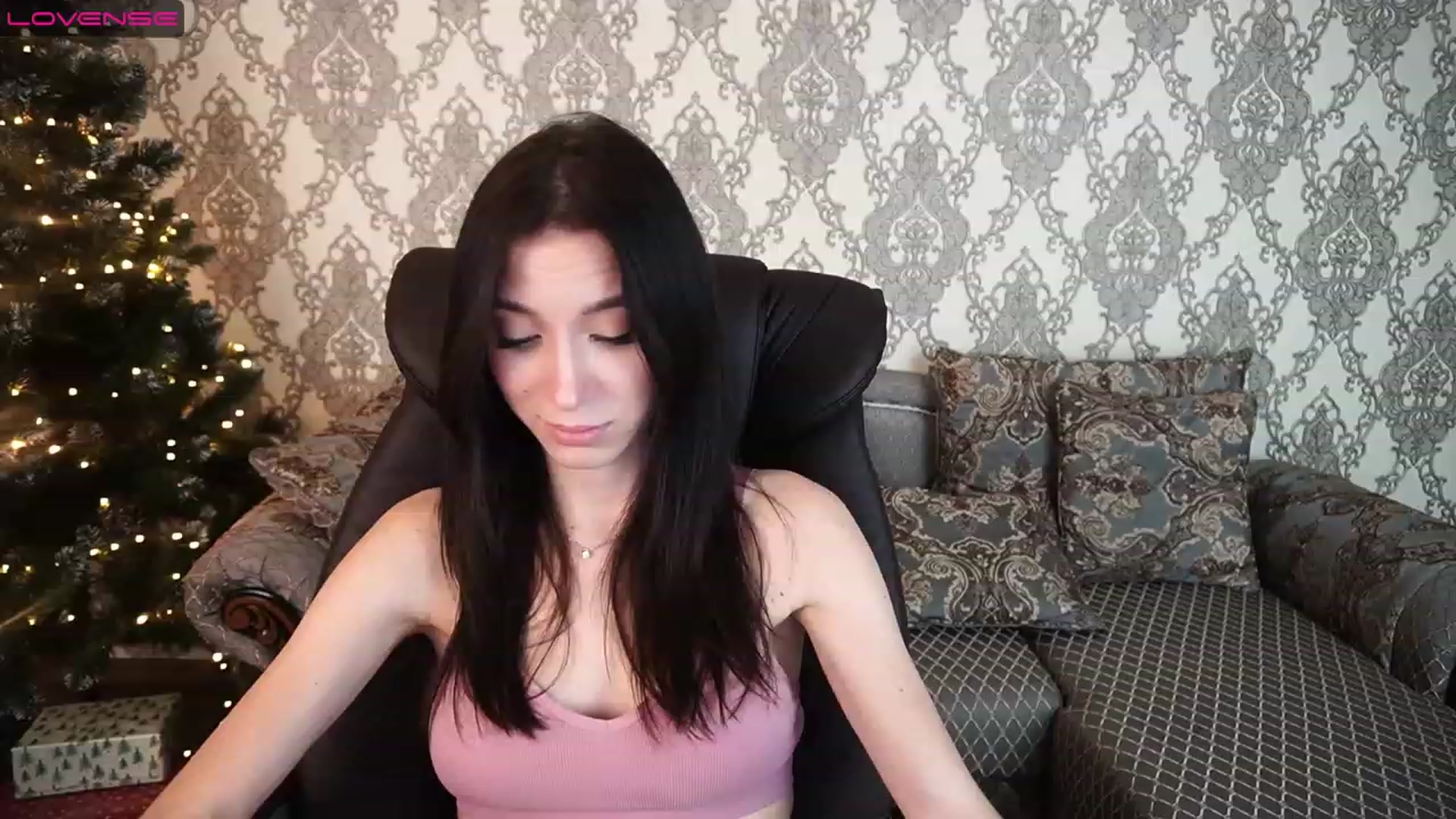 Gallery image thumbnail from LiaValentine's myfreecams stream on, 01/03/2023, 18:19 image 3 of 20