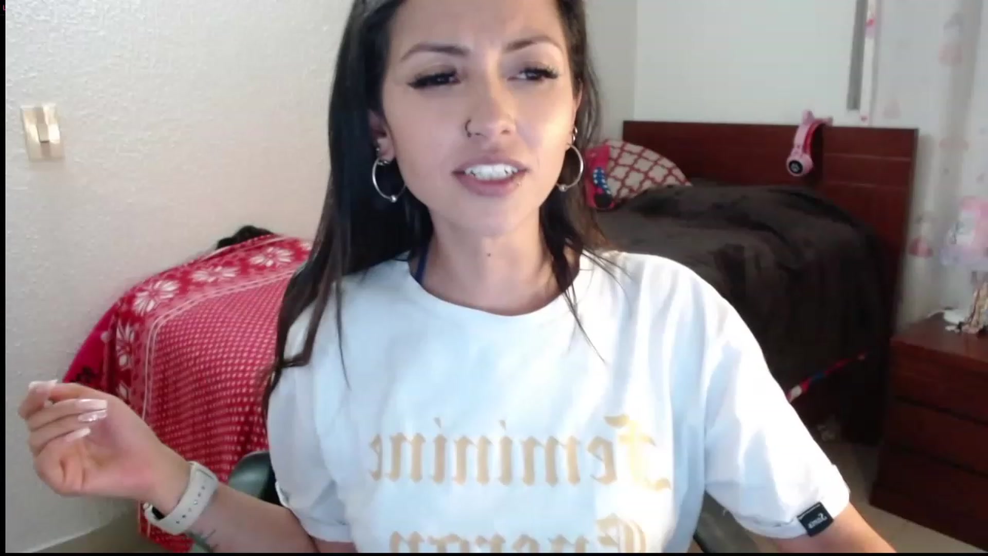 Gallery image thumbnail from Lia_Smith's myfreecams stream on, 11/24/2022, 23:29 image 15 of 20