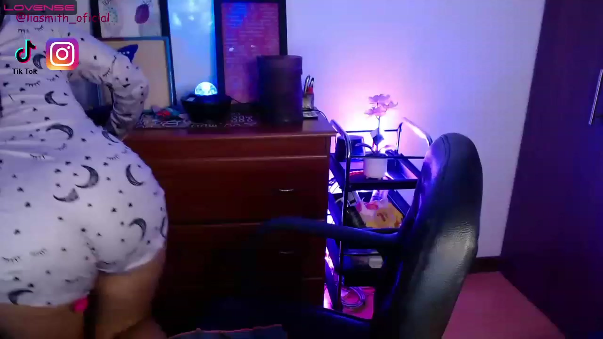 Gallery image thumbnail from Lia_Smith's myfreecams stream on, 05/02/2023, 09:44 image 6 of 20