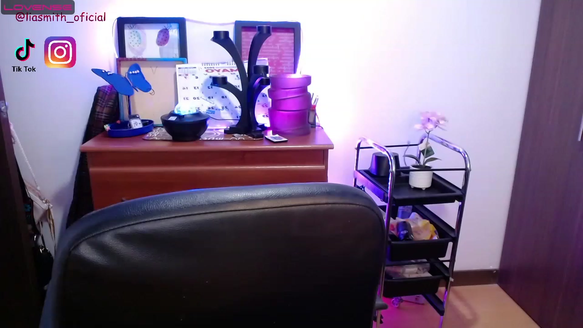 Gallery image thumbnail from Lia_Smith's myfreecams stream on, 05/19/2023, 09:44 image 15 of 20