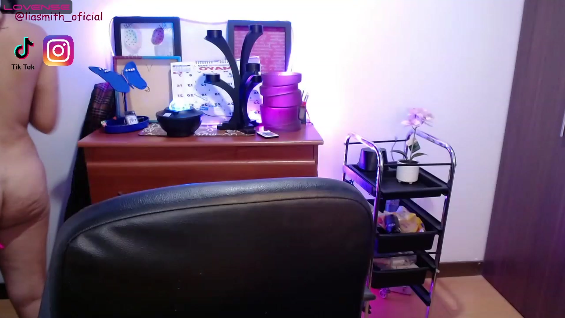 Gallery image thumbnail from Lia_Smith's myfreecams stream on, 05/19/2023, 09:44 image 14 of 20
