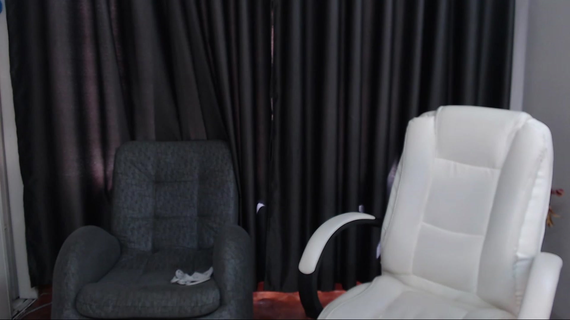 Gallery image thumbnail from Lia_Smith's myfreecams stream on, 08/07/2023, 17:08 image 7 of 20