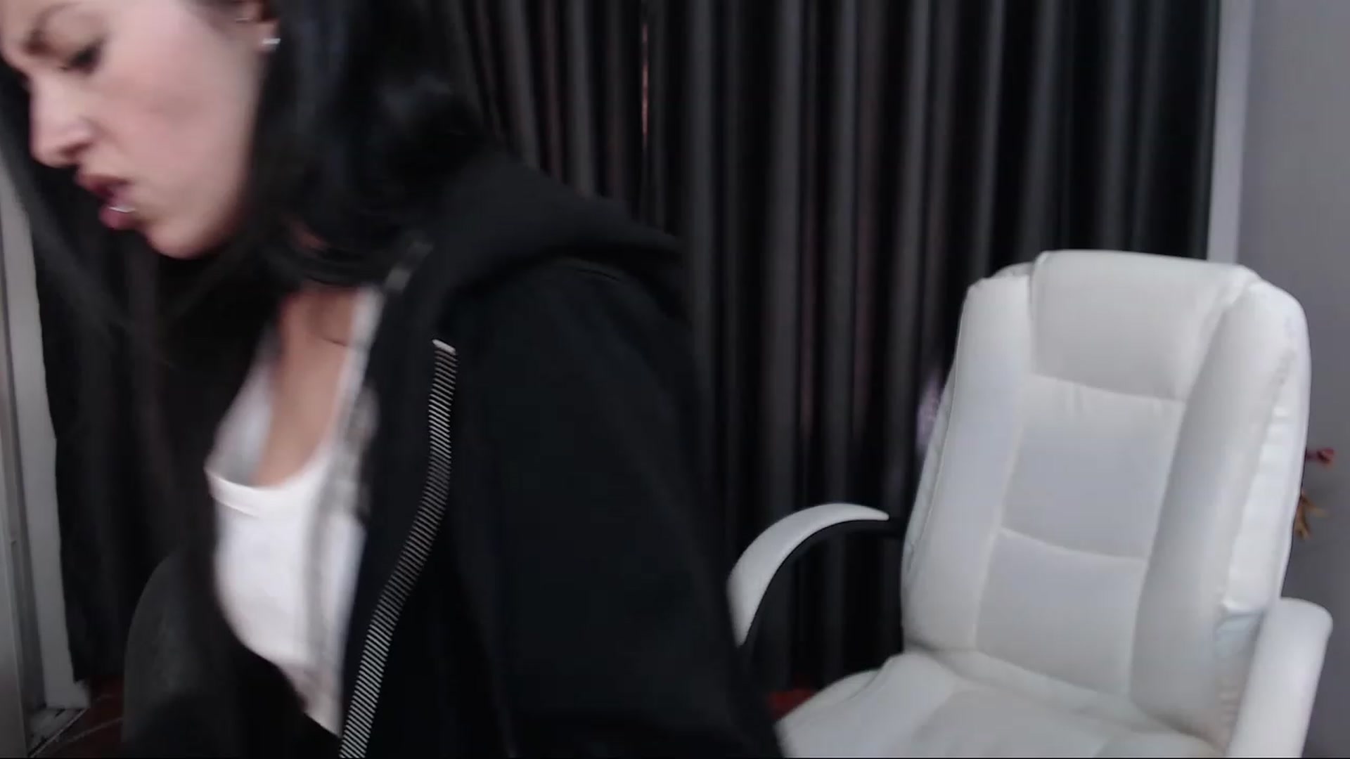 Gallery image thumbnail from Lia_Smith's myfreecams stream on, 08/07/2023, 17:08 image 6 of 20