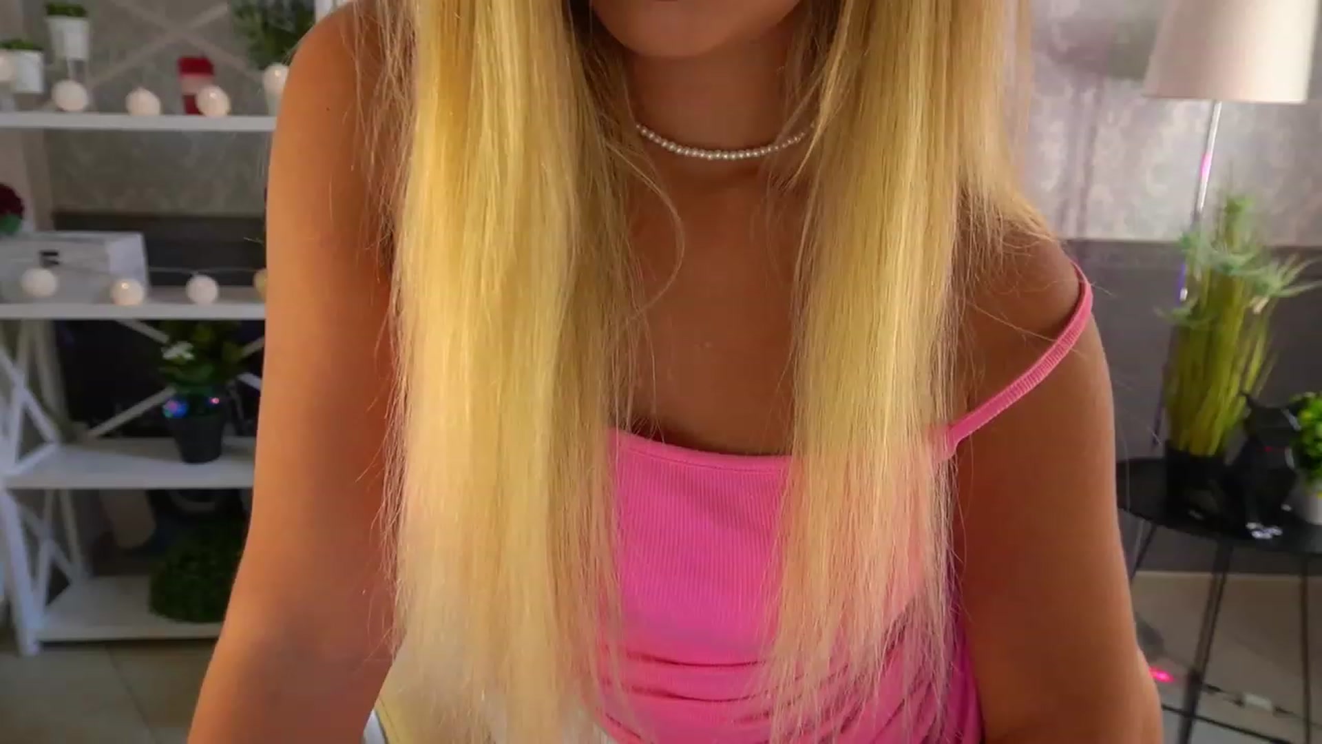 Gallery image thumbnail from Lia__Angel's myfreecams stream on, 08/05/2023, 13:17 image 10 of 20