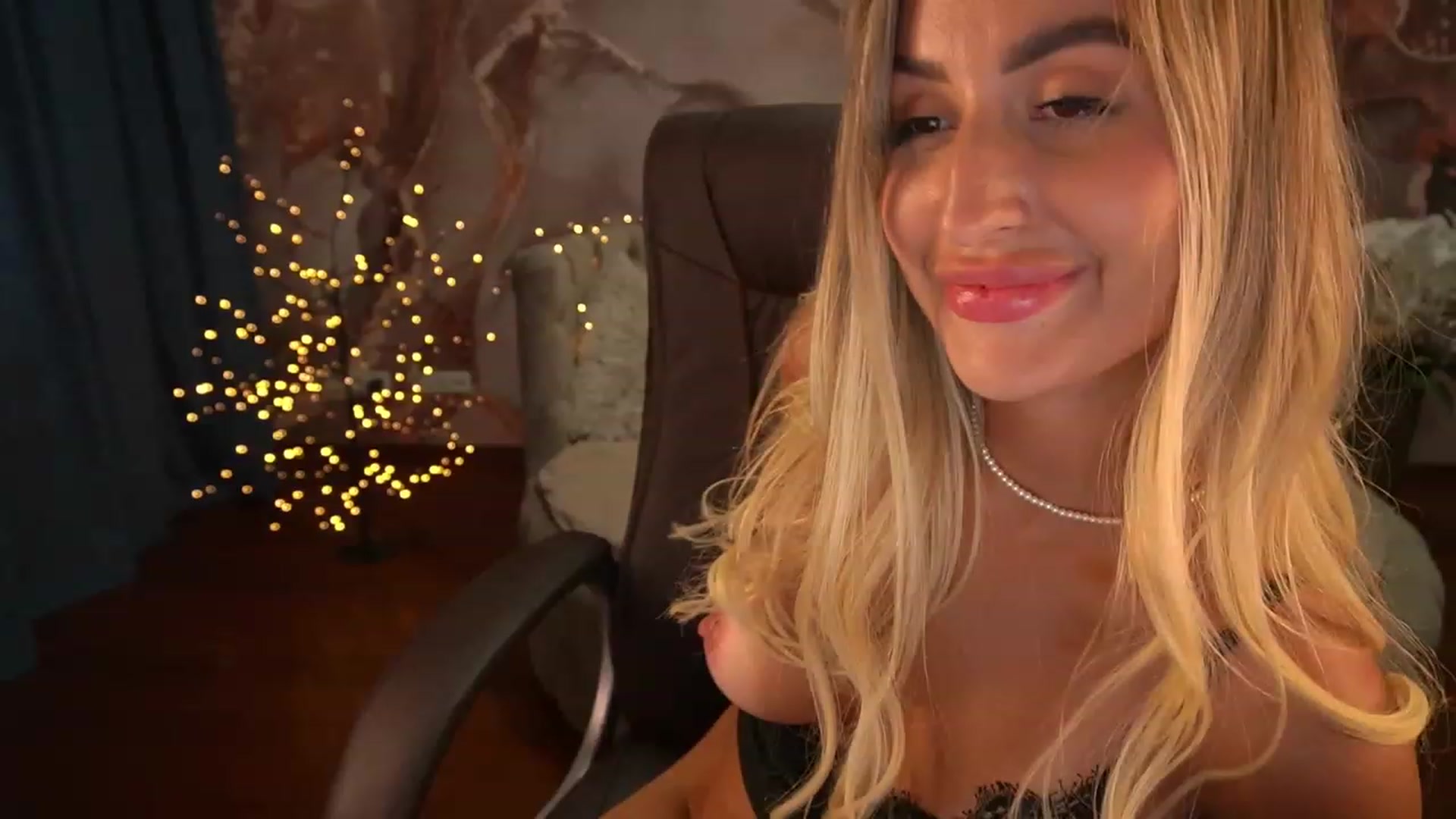 Gallery image thumbnail from Lia__Angel's myfreecams stream on, 08/06/2023, 16:22 image 17 of 20