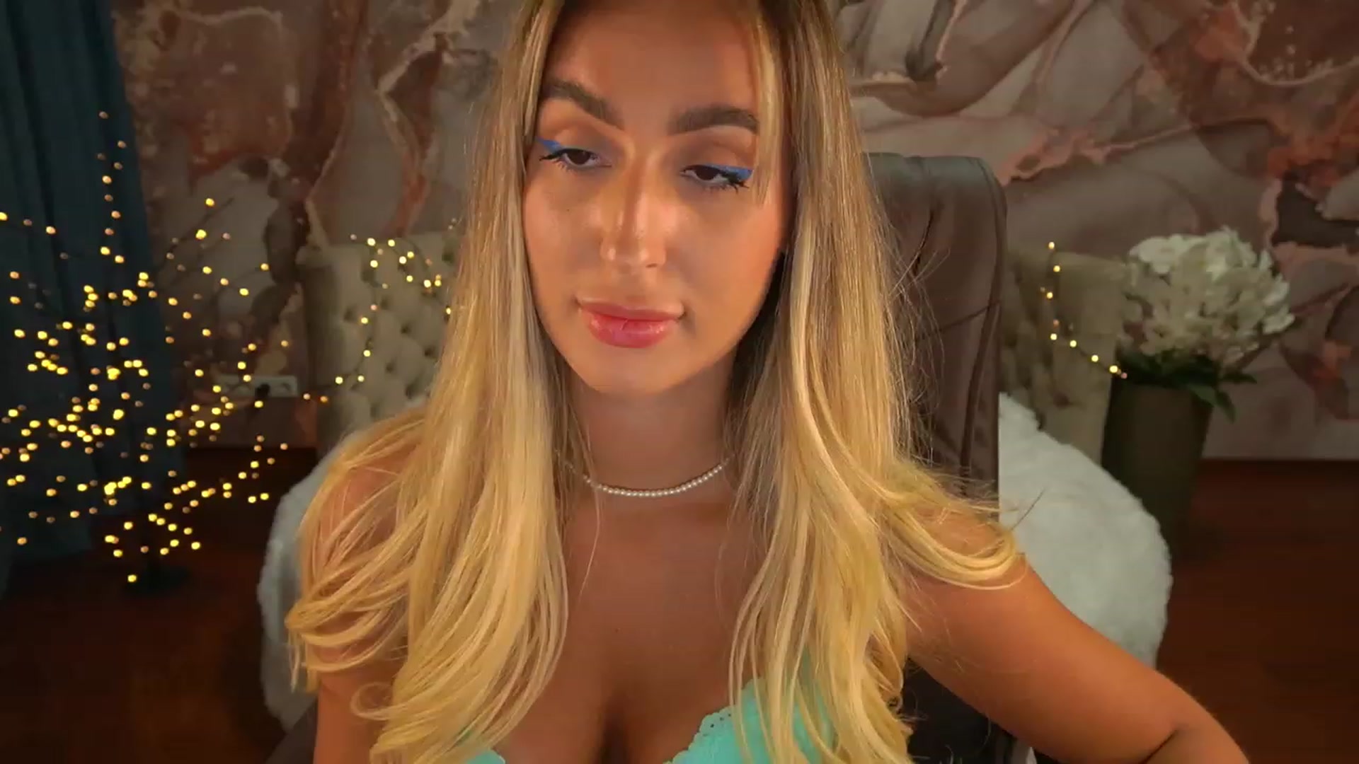 Gallery image thumbnail from Lia__Angel's myfreecams stream on, 08/08/2023, 18:00 image 3 of 20