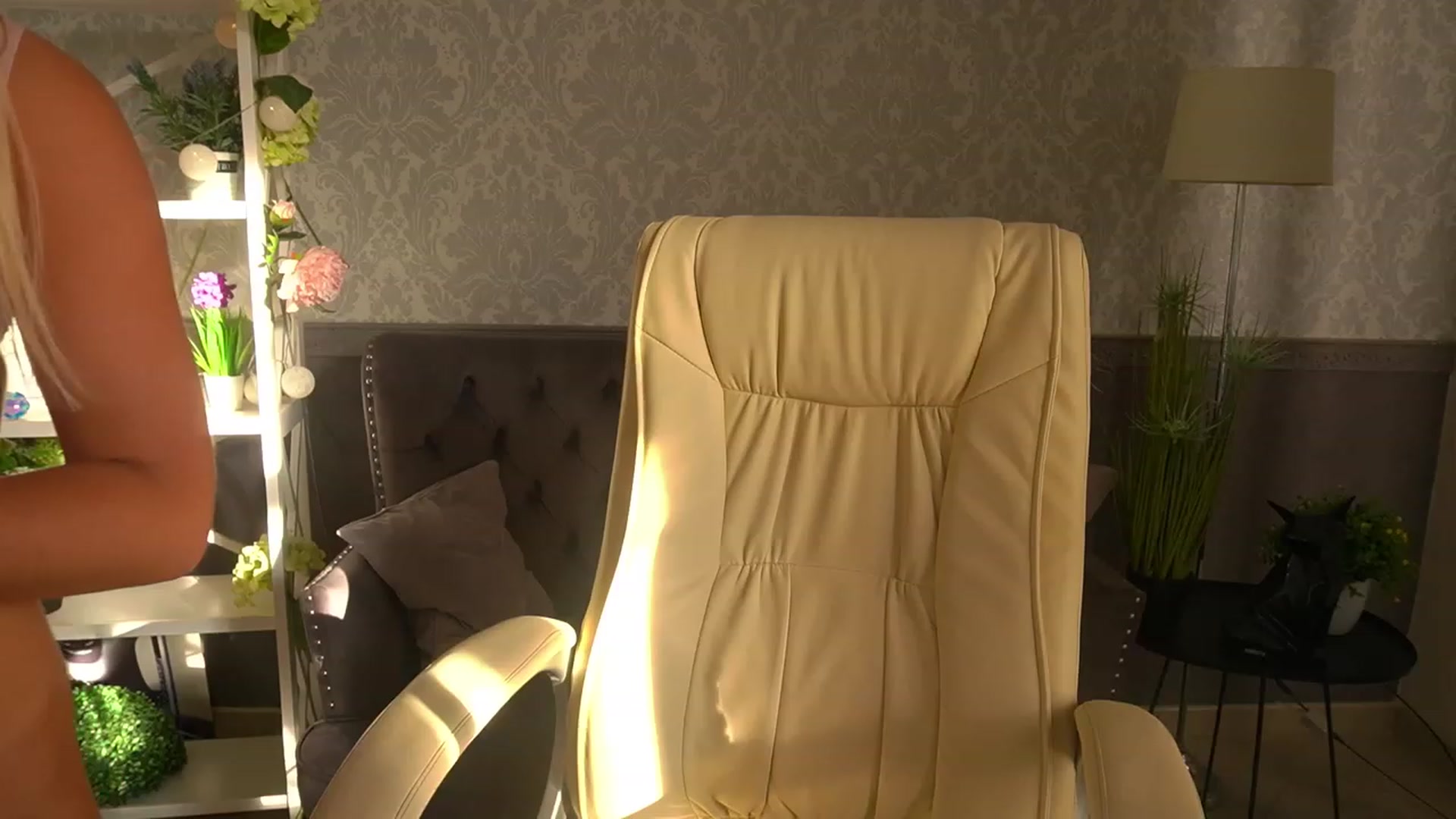 Gallery image thumbnail from Lia__Angel's myfreecams stream on, 08/11/2023, 15:54 image 4 of 20