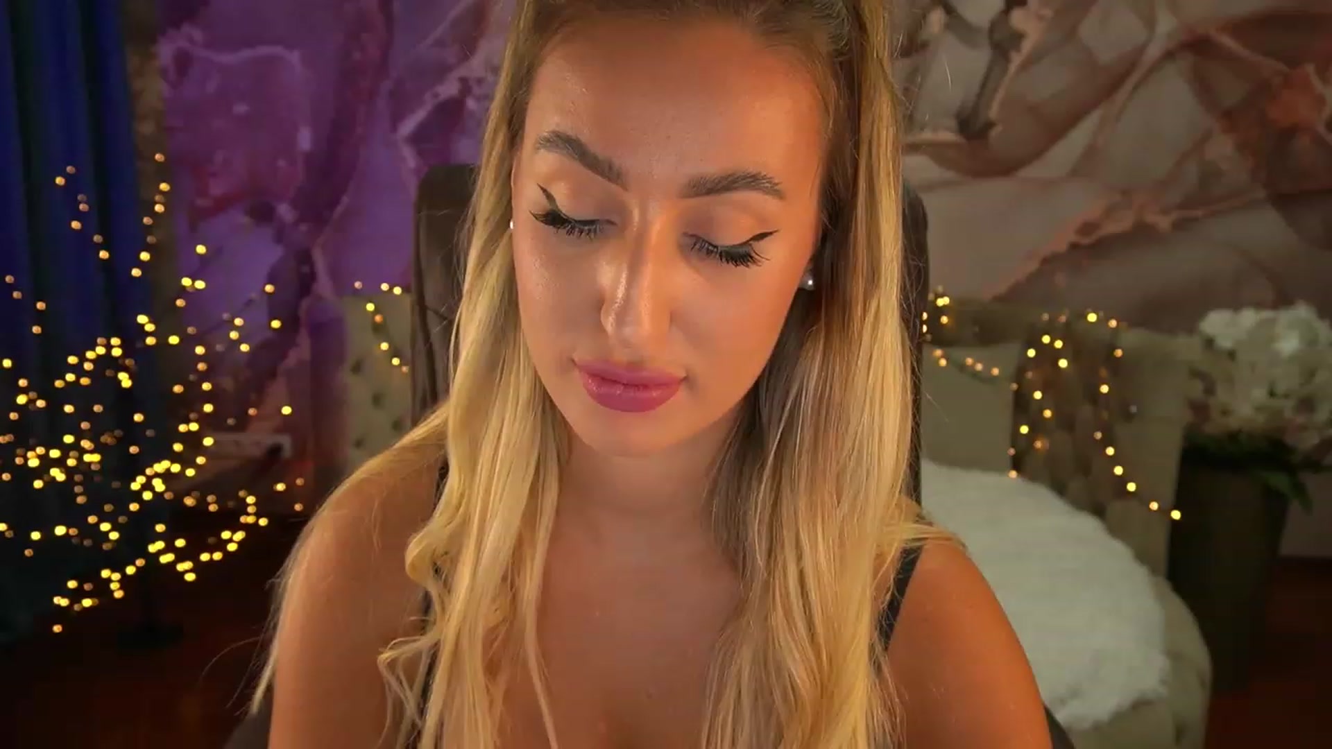 Gallery image thumbnail from Lia__Angel's myfreecams stream on, 08/15/2023, 18:50 image 2 of 20
