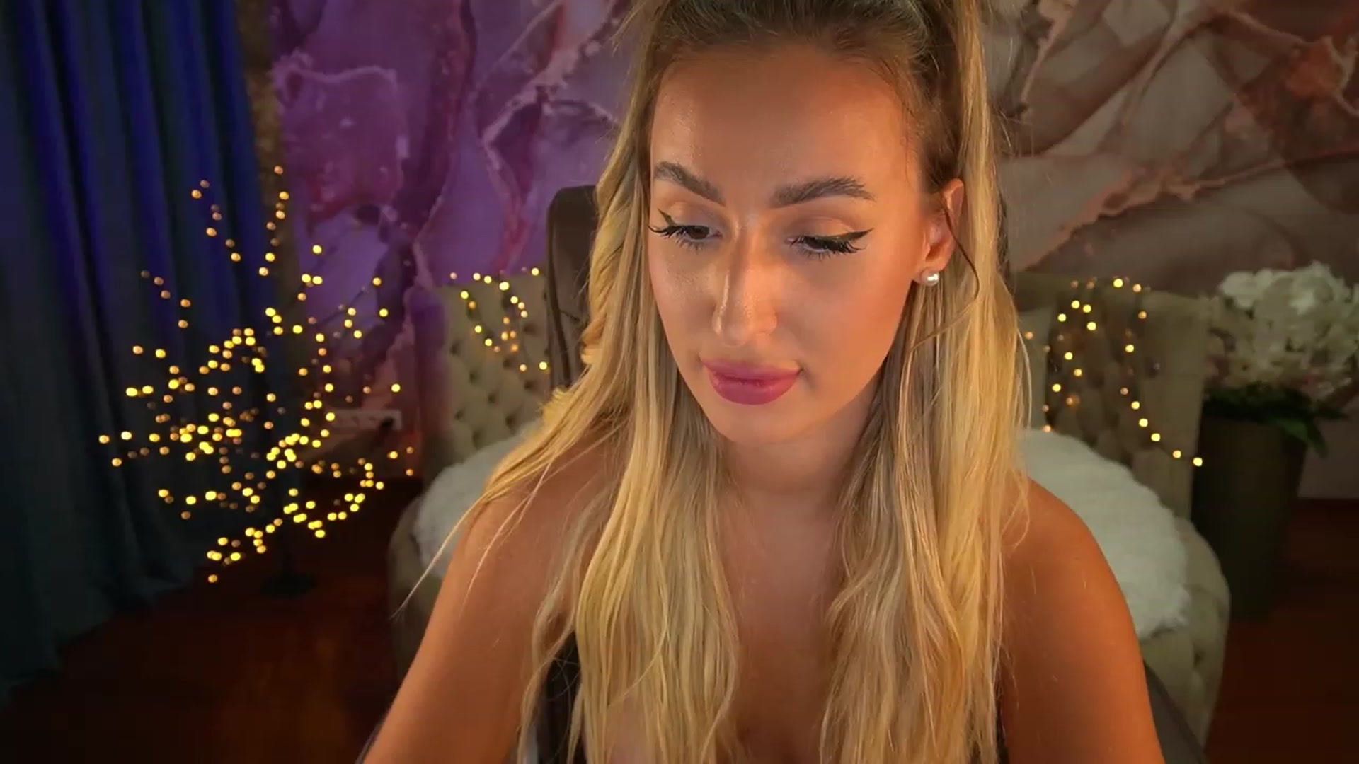 Gallery image thumbnail from Lia__Angel's myfreecams stream on, 08/15/2023, 18:50 image 5 of 20