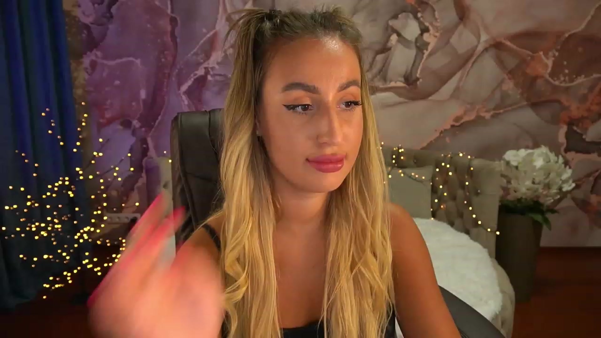 Gallery image thumbnail from Lia__Angel's myfreecams stream on, 08/15/2023, 19:21 image 15 of 20