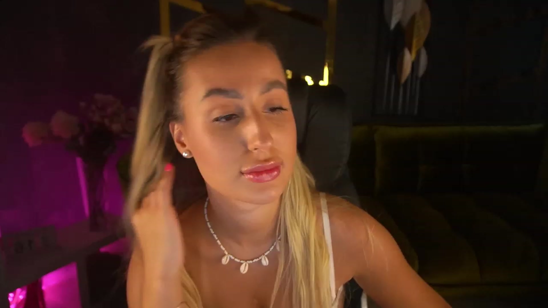 Gallery image thumbnail from Lia__Angel's myfreecams stream on, 08/16/2023, 08:26 image 13 of 20
