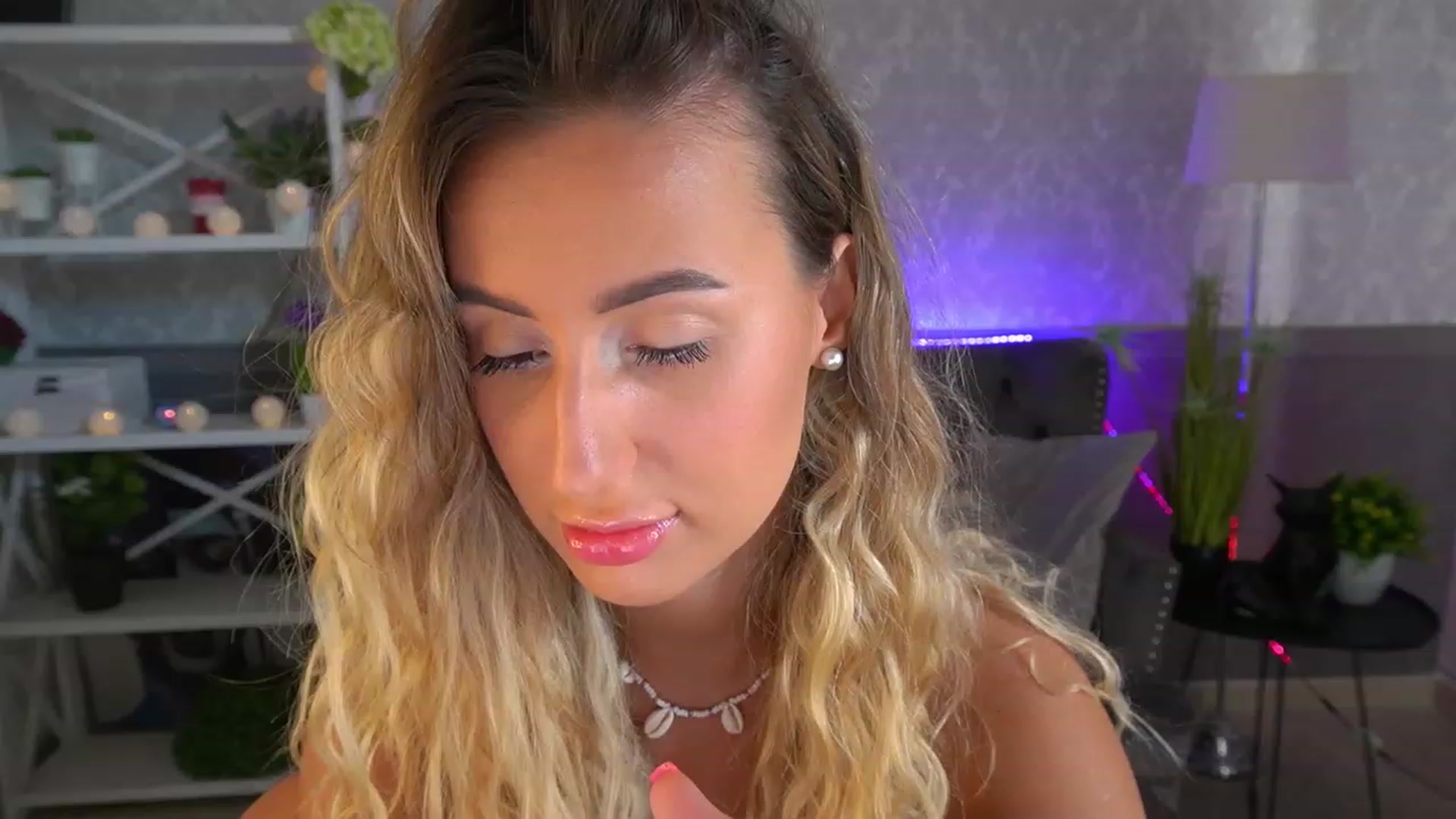 Gallery image thumbnail from Lia__Angel's myfreecams stream on, 08/17/2023, 14:20 image 2 of 20