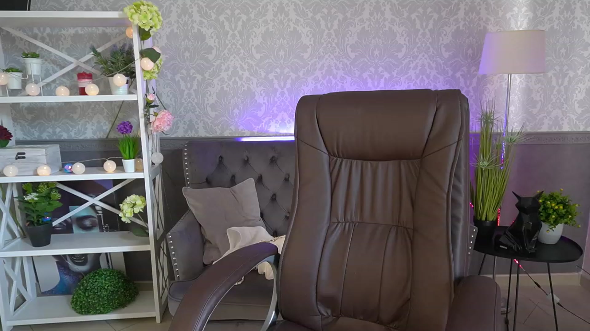 Gallery image thumbnail from Lia__Angel's myfreecams stream on, 08/17/2023, 14:20 image 9 of 20