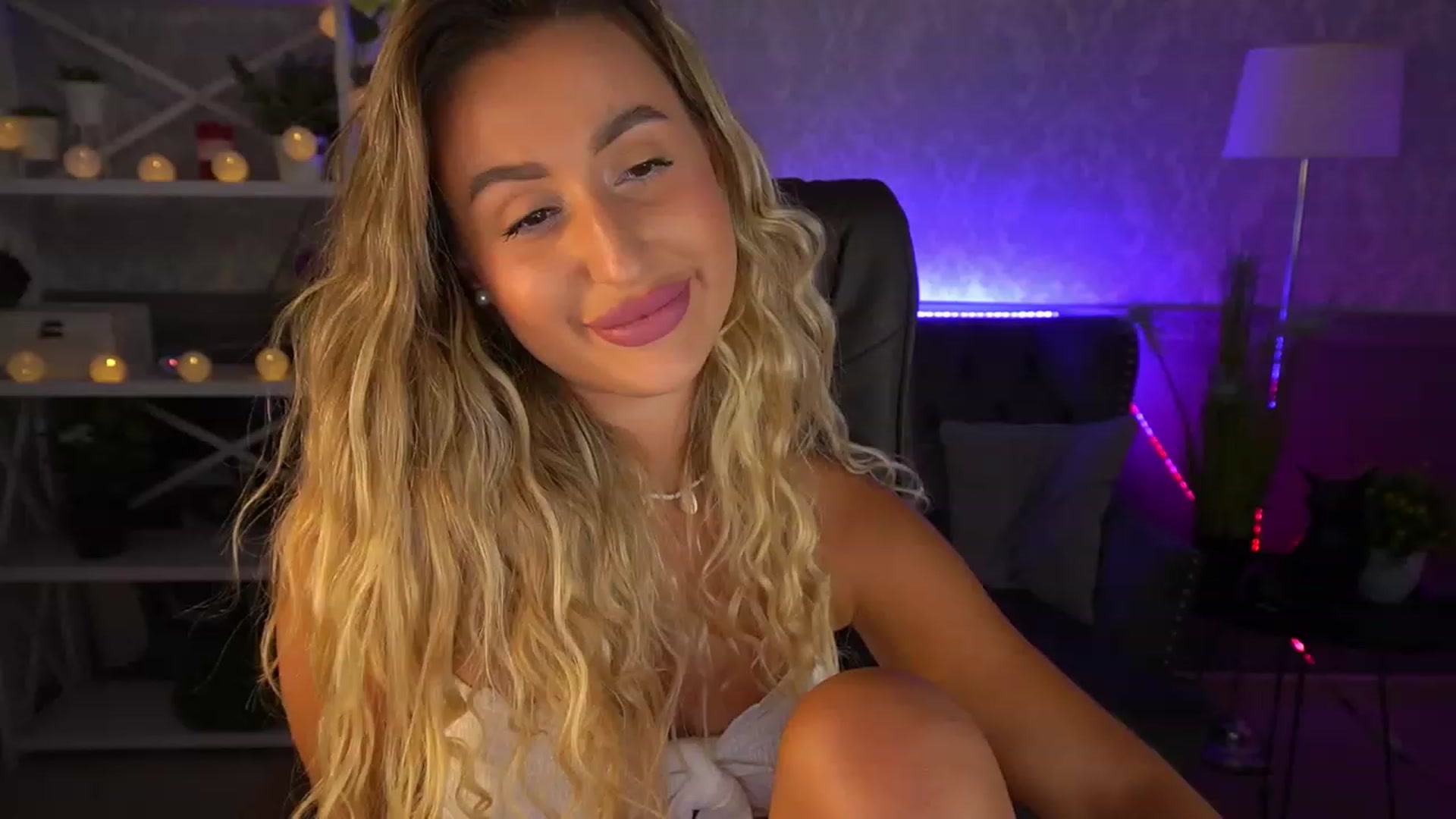Gallery image thumbnail from Lia__Angel's myfreecams stream on, 08/17/2023, 16:48 image 20 of 20