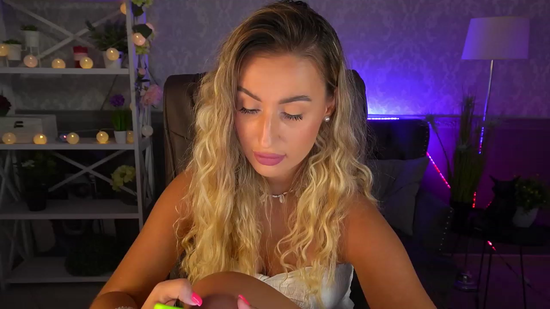 Gallery image thumbnail from Lia__Angel's myfreecams stream on, 08/17/2023, 16:48 image 7 of 20