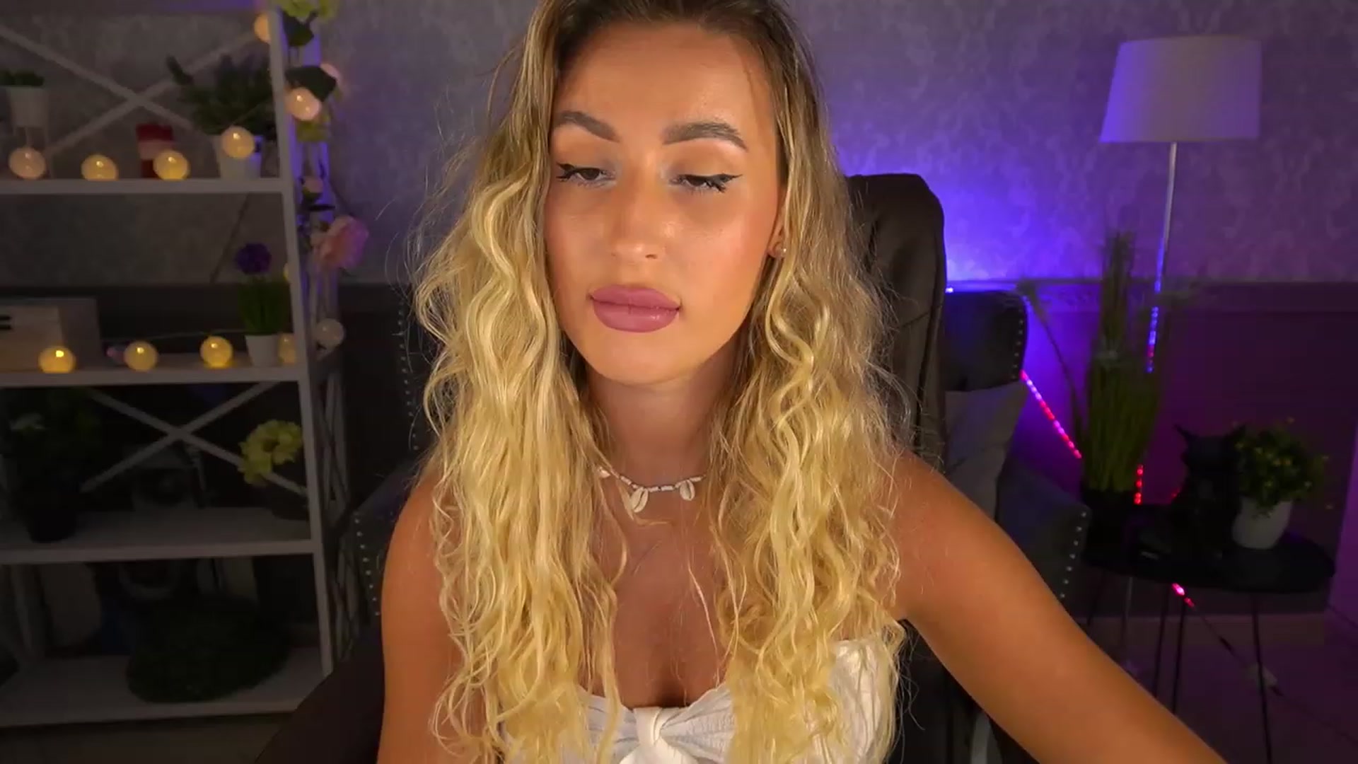 Gallery image thumbnail from Lia__Angel's myfreecams stream on, 08/17/2023, 17:45 image 19 of 20