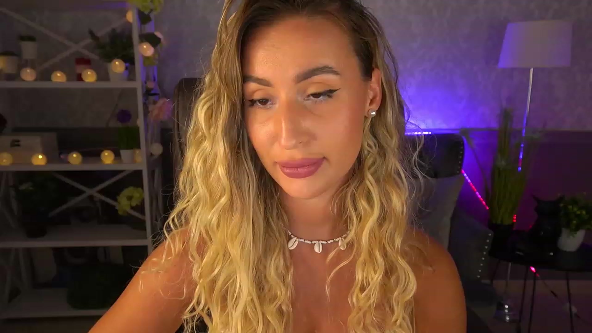 Gallery image thumbnail from Lia__Angel's myfreecams stream on, 08/17/2023, 18:45 image 10 of 20