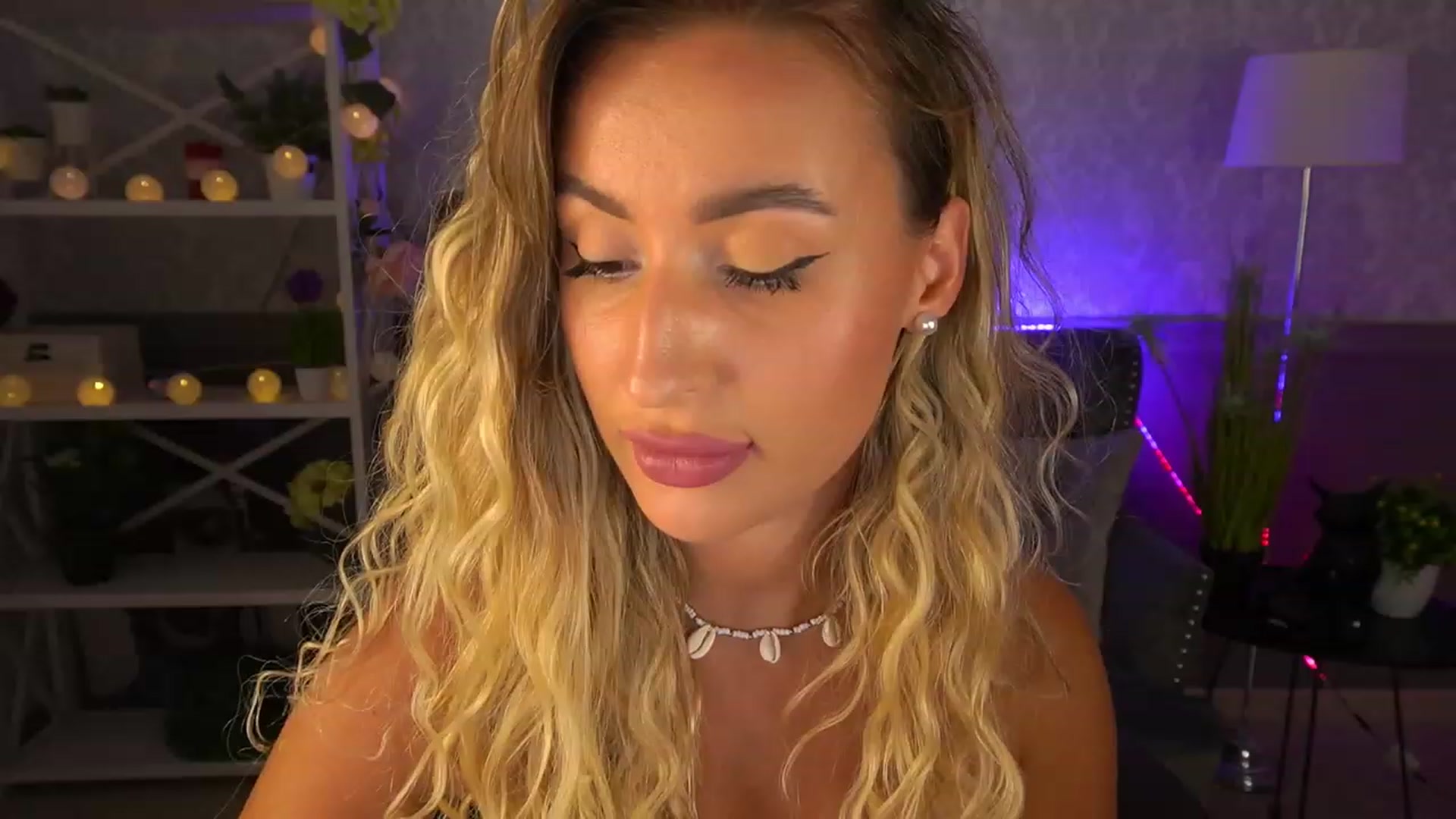 Gallery image thumbnail from Lia__Angel's myfreecams stream on, 08/17/2023, 18:45 image 9 of 20
